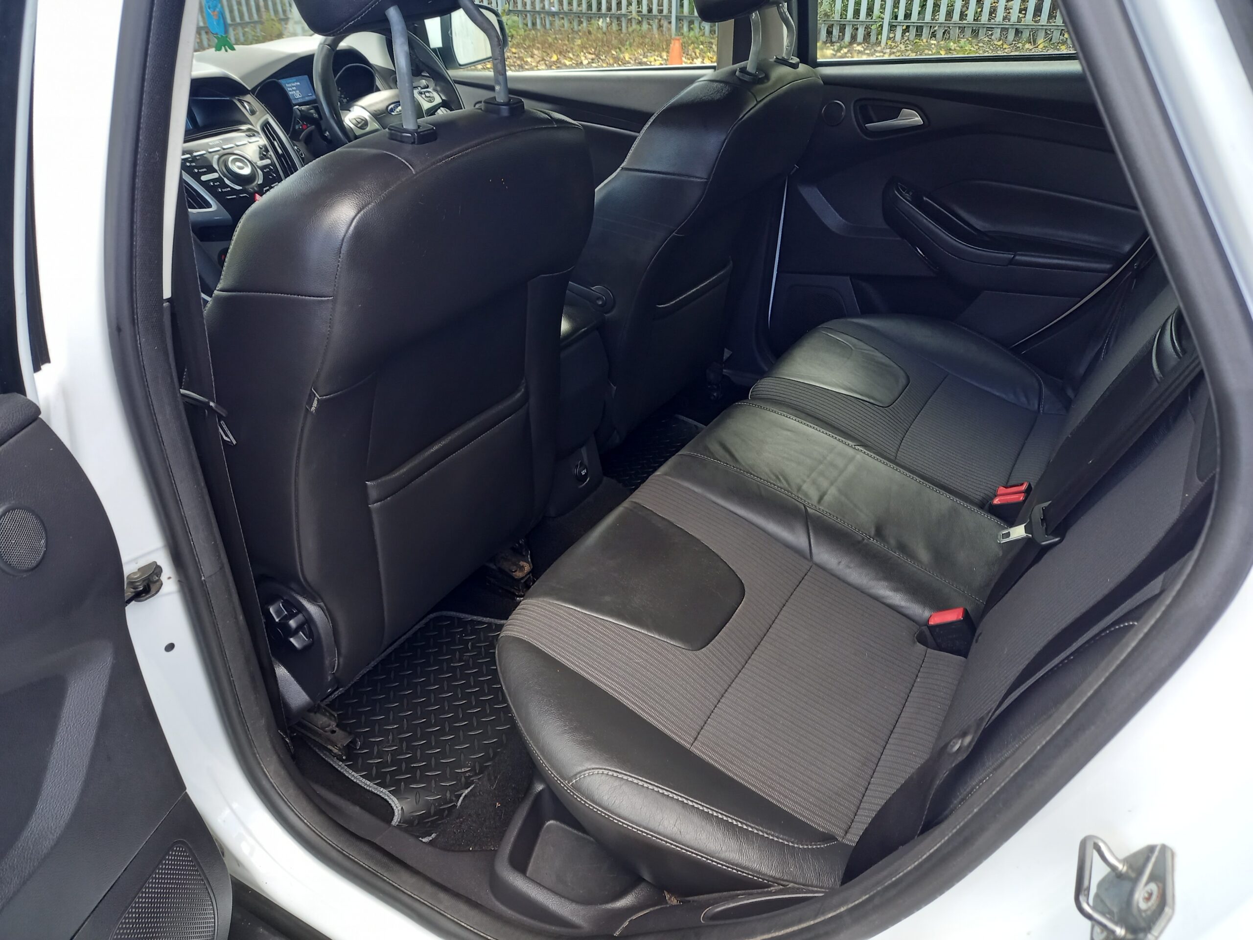 FORD FOCUS 2.0 TDCi 163 Titanium X 163 5dr Estate 82,000 Miles Full Service History 3 Months Warranty - Image 25