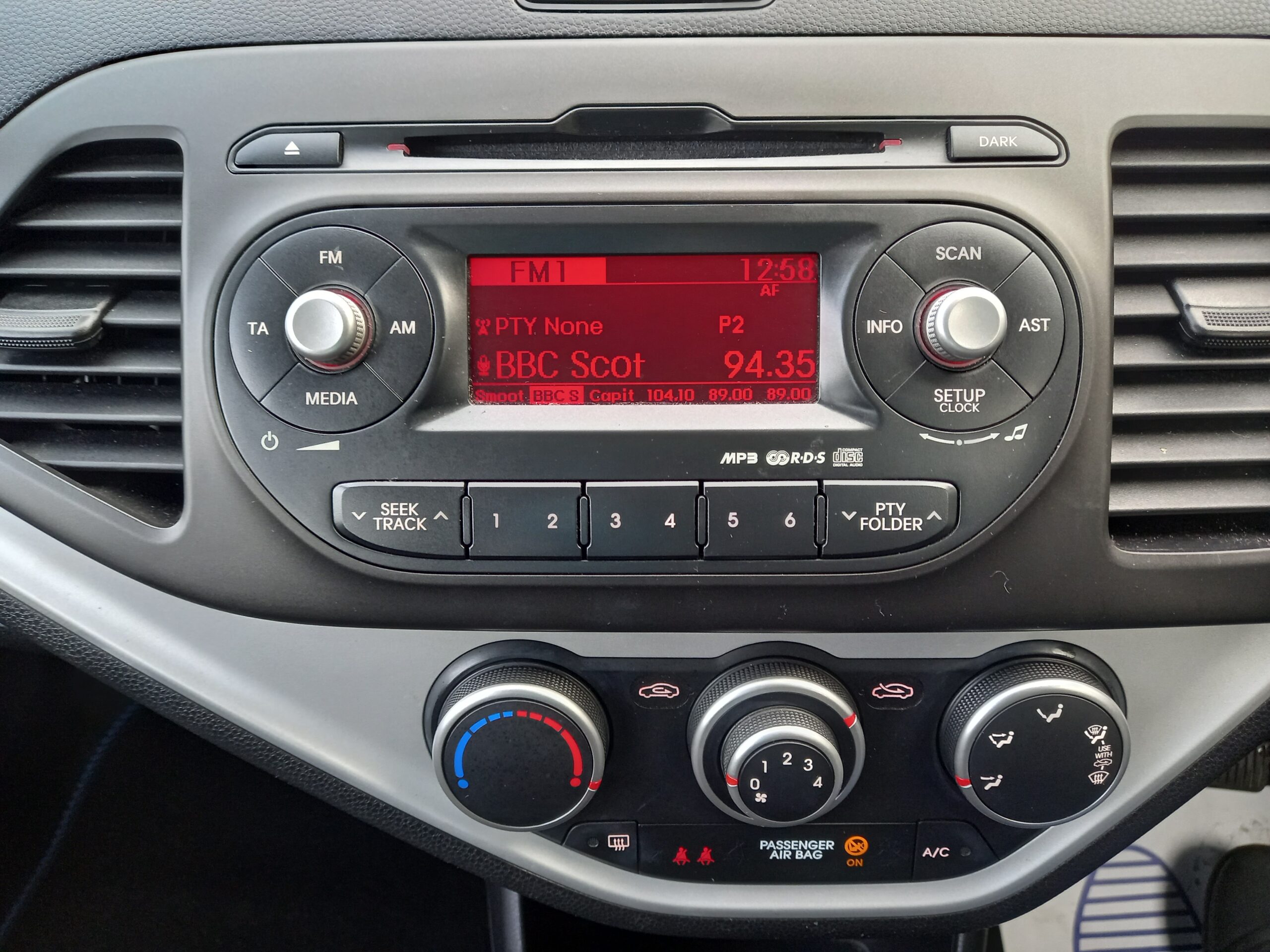 KIA PICANTO 1.0 1 Air 5dr 2012 62,000 Miles Full Service History £20 road tax 3 Months Warranty - Image 25