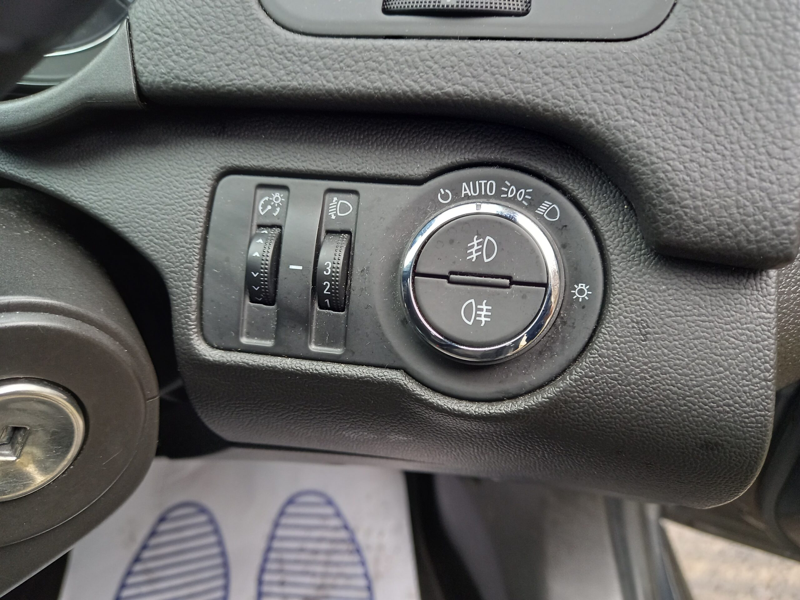 VAUXHALL INSIGNIA 2.0 CDTi ecoFLEX Limited Edition 5dr 2013 Full Service History £ road tax 3 Months Warranty - Image 32