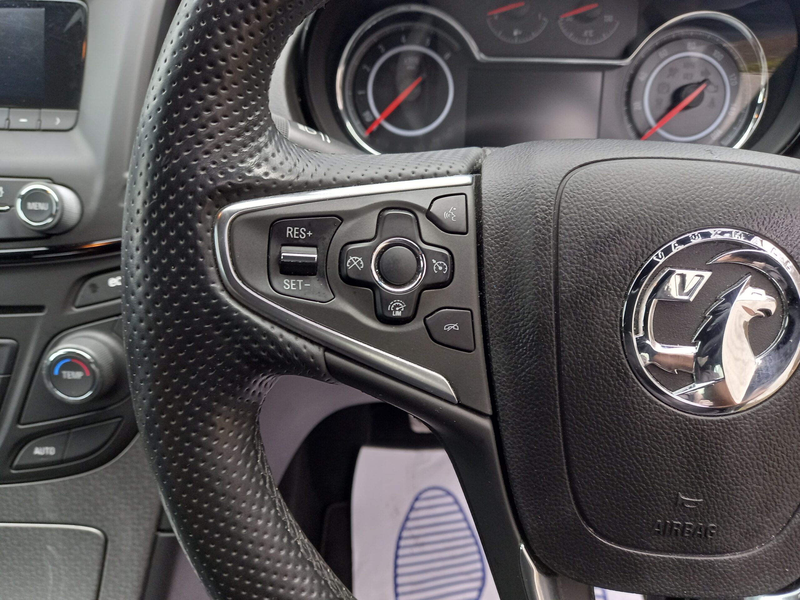 VAUXHALL INSIGNIA 2.0 CDTi ecoFLEX Limited Edition 5dr 2013 Full Service History £ road tax 3 Months Warranty - Image 31