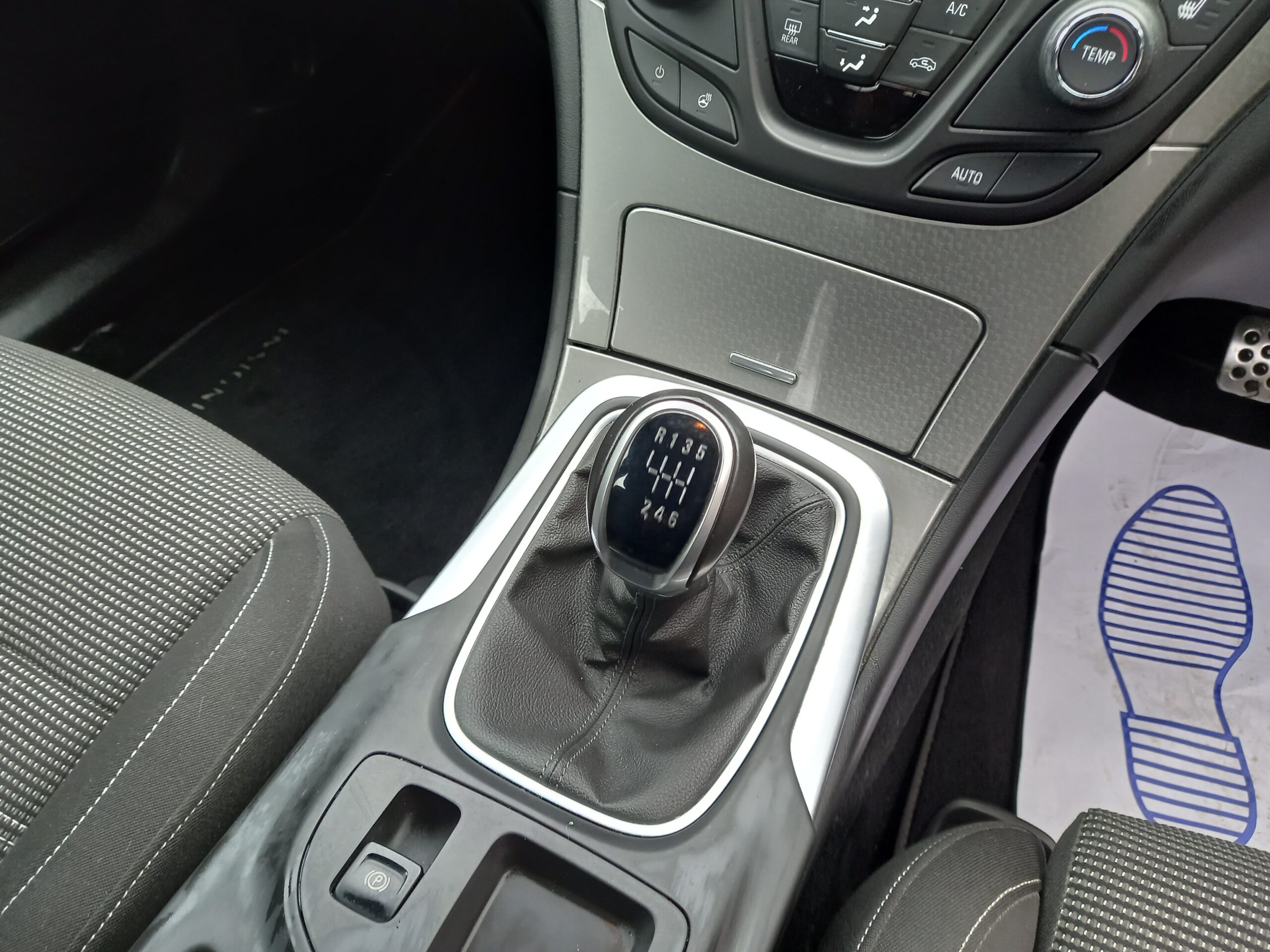 VAUXHALL INSIGNIA 2.0 CDTi ecoFLEX Limited Edition 5dr 2013 Full Service History £ road tax 3 Months Warranty - Image 29