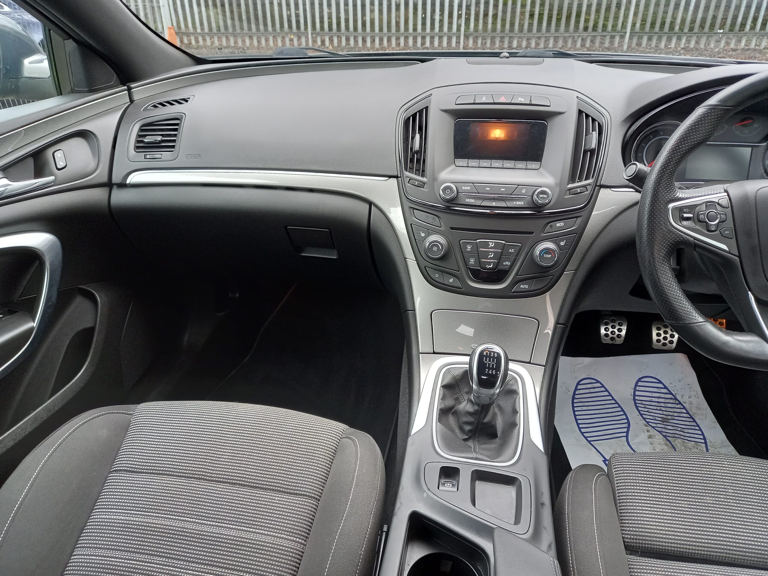 VAUXHALL INSIGNIA 2.0 CDTi ecoFLEX Limited Edition 5dr 2013 Full Service History £ road tax 3 Months Warranty - Image 16