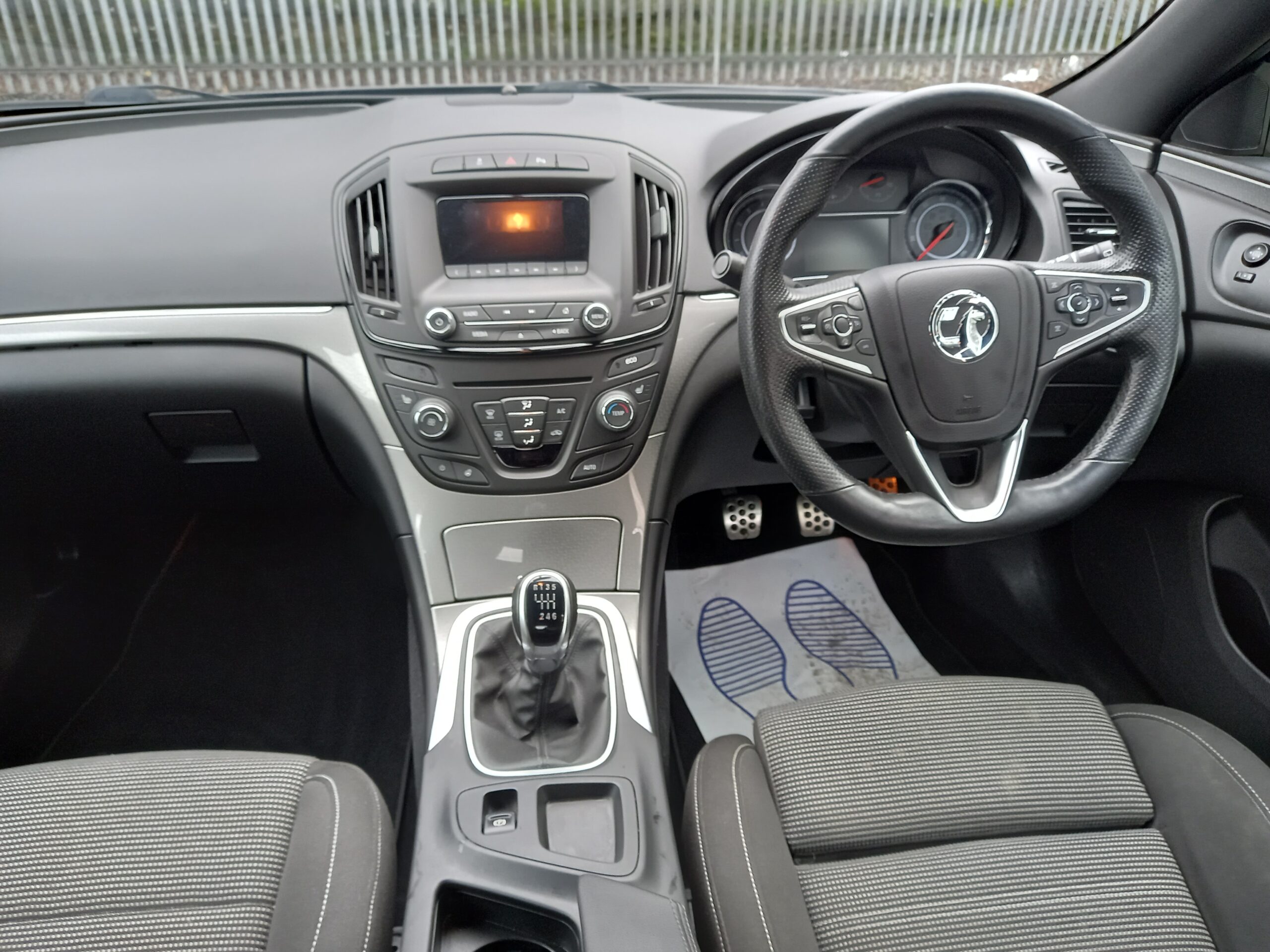 VAUXHALL INSIGNIA 2.0 CDTi ecoFLEX Limited Edition 5dr 2013 Full Service History £ road tax 3 Months Warranty - Image 14