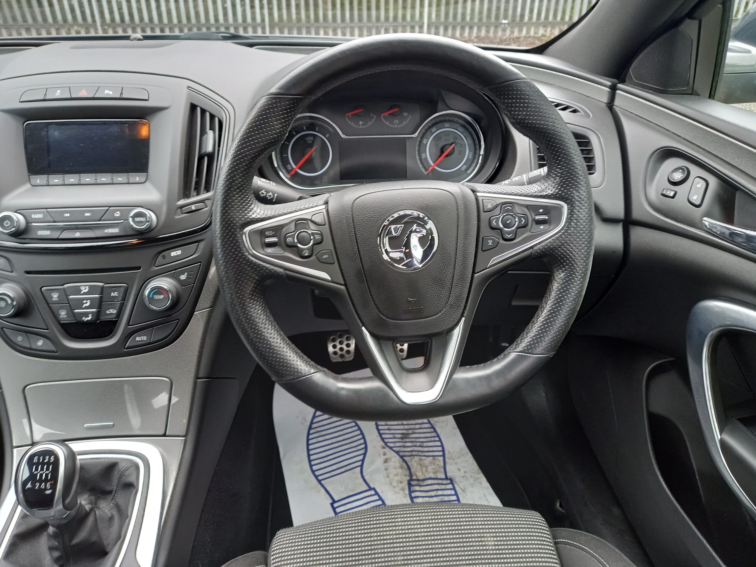 VAUXHALL INSIGNIA 2.0 CDTi ecoFLEX Limited Edition 5dr 2013 Full Service History £ road tax 3 Months Warranty - Image 15