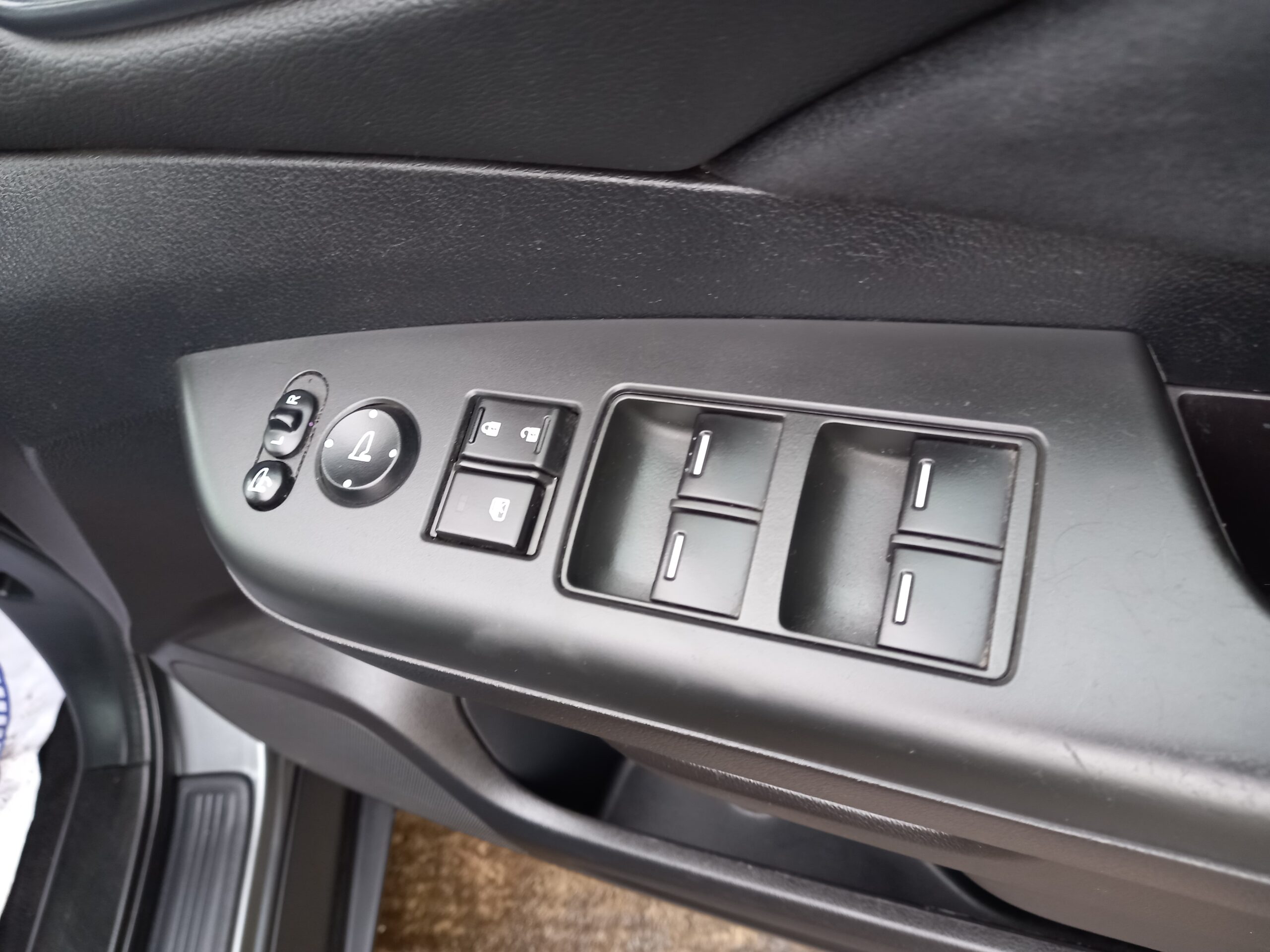 HONDA CR-V 2.2 i-DTEC SE 5dr 2013 Full Service History 4wd 3 Months Warranty - Image 33