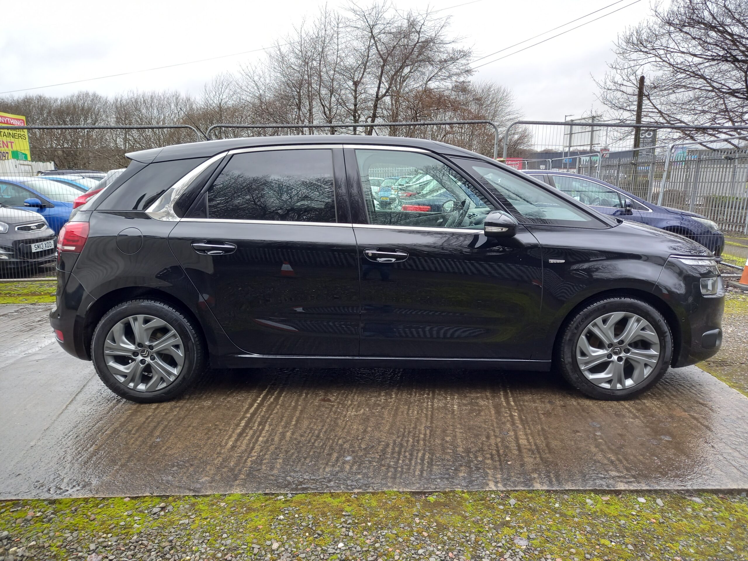 CITROEN C4 PICASSO 1.6 e-HDi 115 Airdream Exclusive+ 5dr 2013 Full Service History 3 Months Warranty - Image 12