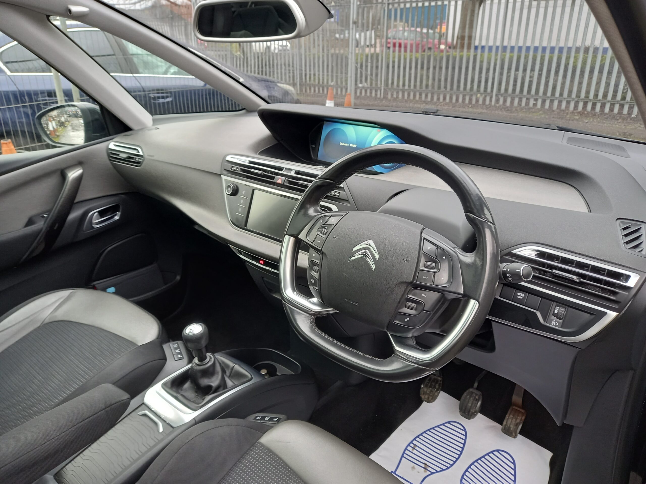 CITROEN C4 PICASSO 1.6 e-HDi 115 Airdream Exclusive+ 5dr 2013 Full Service History 3 Months Warranty - Image 13