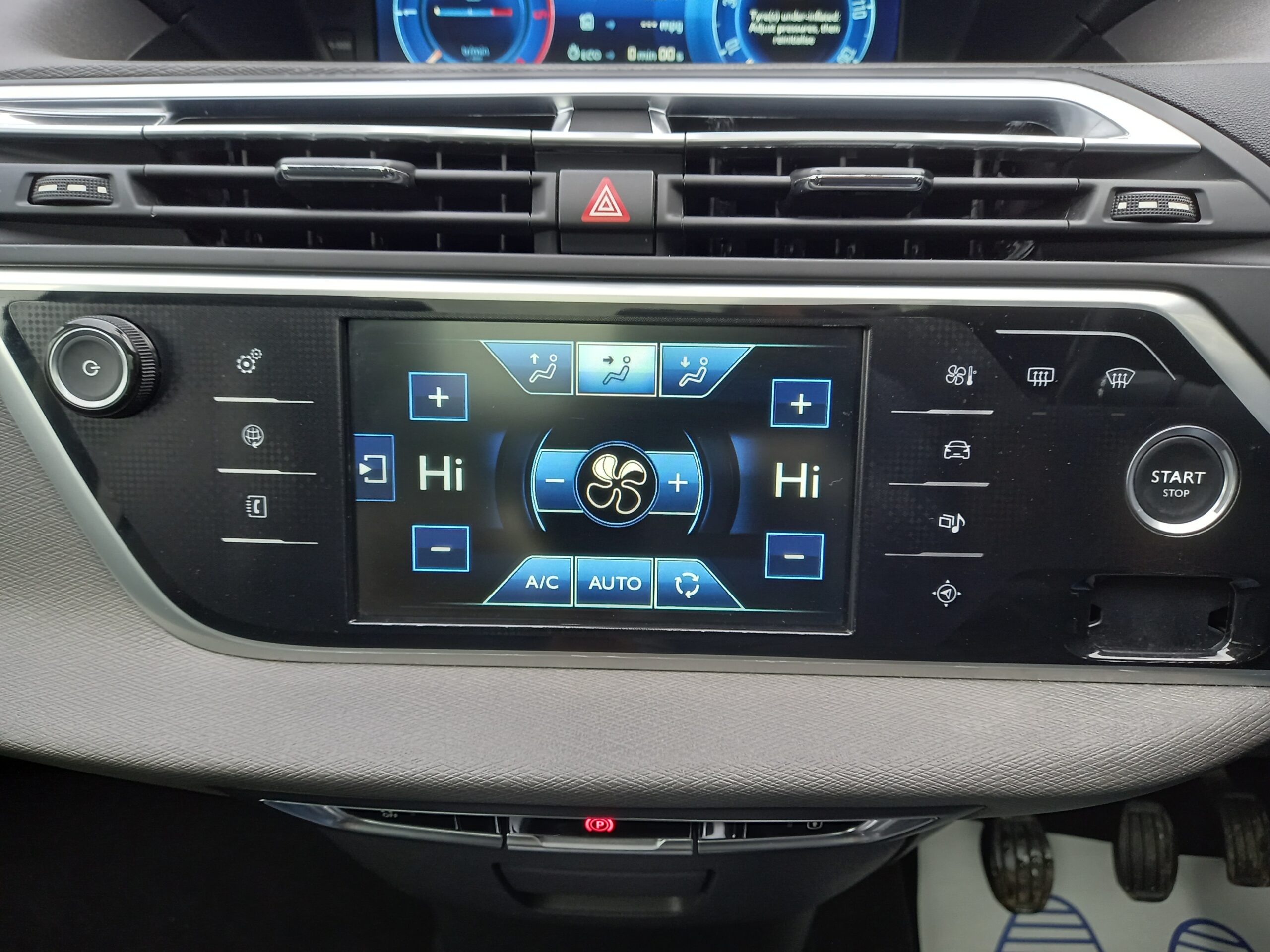 CITROEN C4 PICASSO 1.6 e-HDi 115 Airdream Exclusive+ 5dr 2013 Full Service History 3 Months Warranty - Image 33