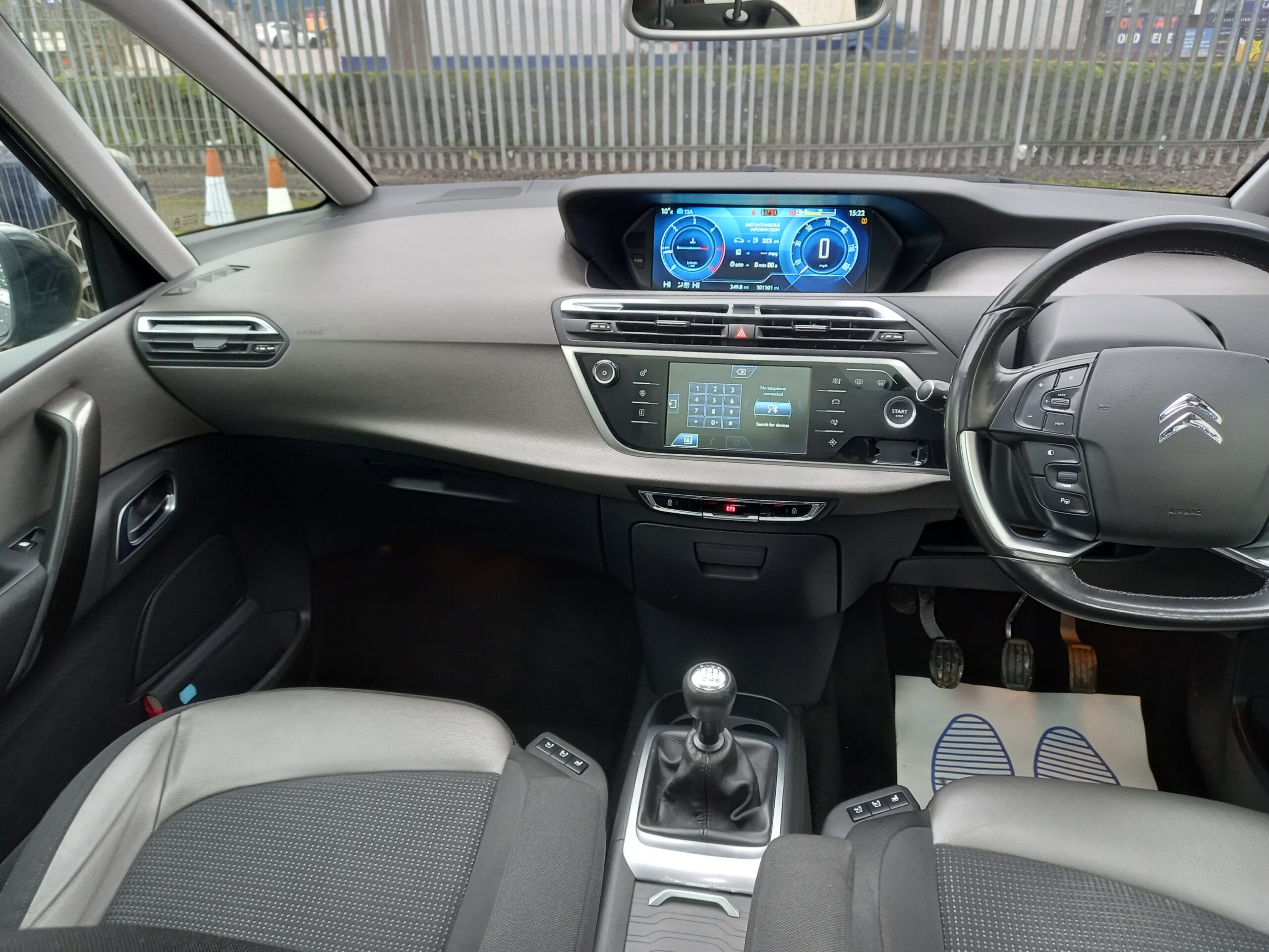 CITROEN C4 PICASSO 1.6 e-HDi 115 Airdream Exclusive+ 5dr 2013 Full Service History 3 Months Warranty - Image 19