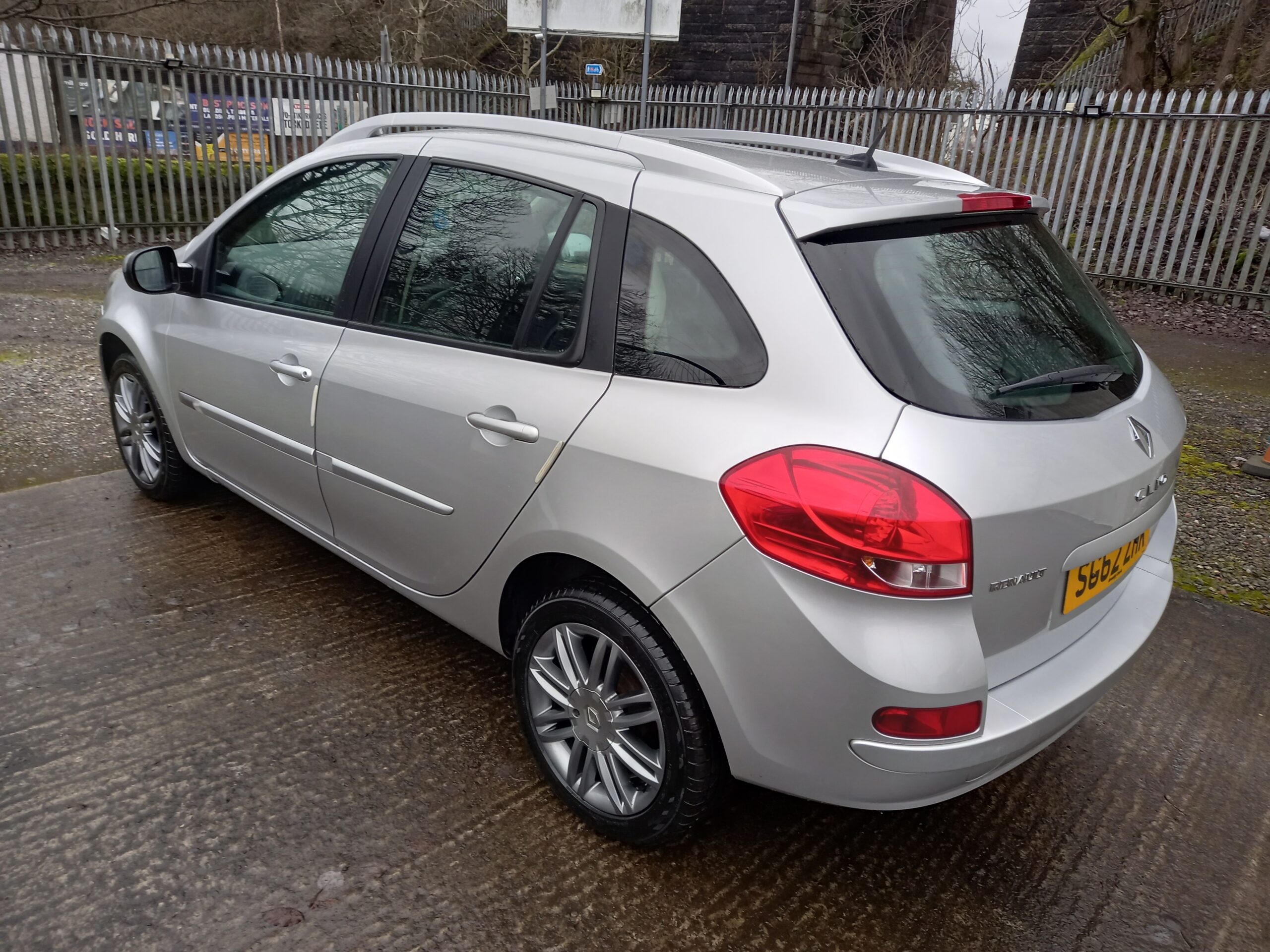 RENAULT CLIO 1.2 16V Dynamique TomTom 5dr 2012 60,000 Miles Service History 3 Months Warranty - Image 4