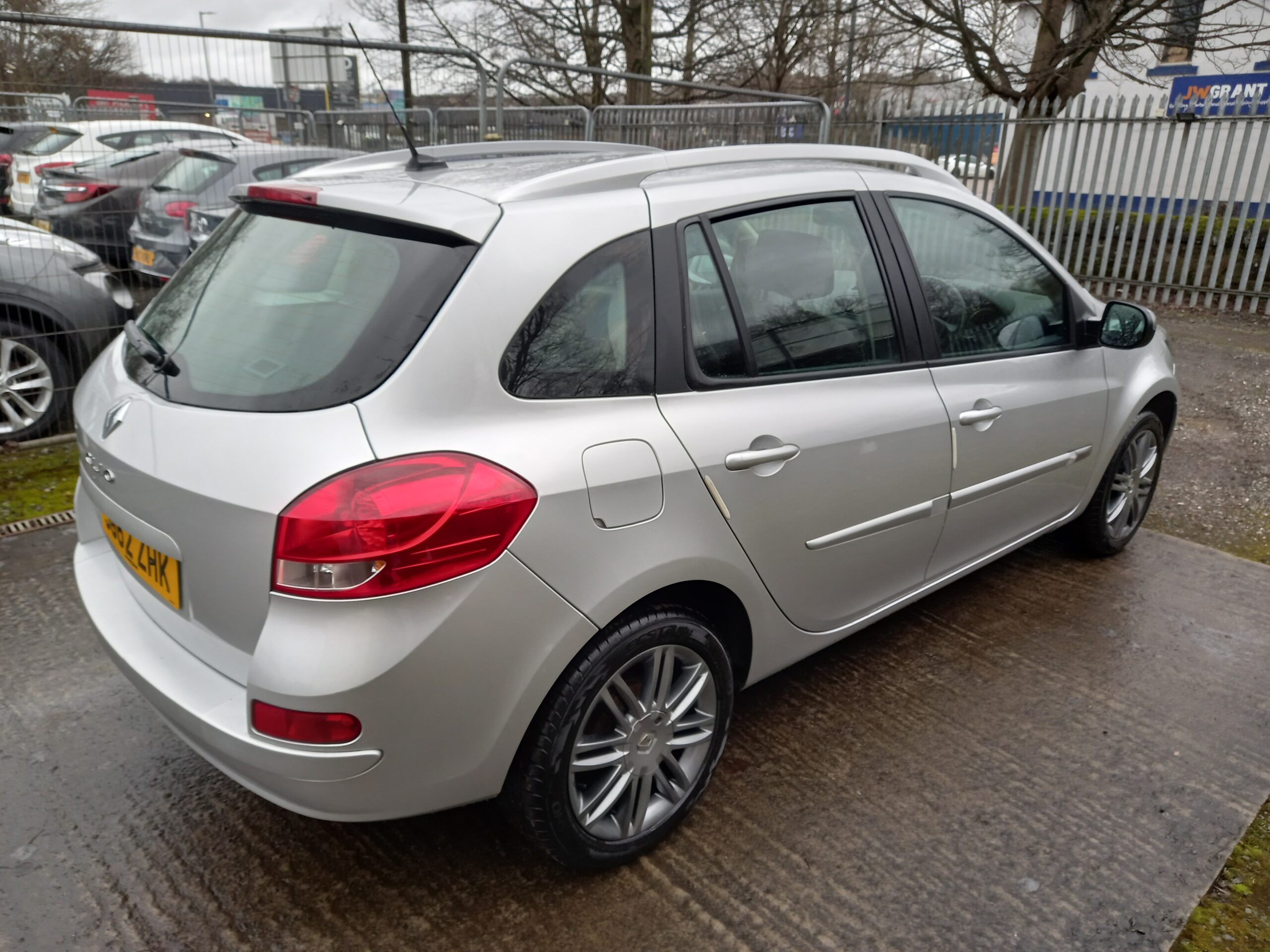 RENAULT CLIO 1.2 16V Dynamique TomTom 5dr 2012 60,000 Miles Service History 3 Months Warranty - Image 6