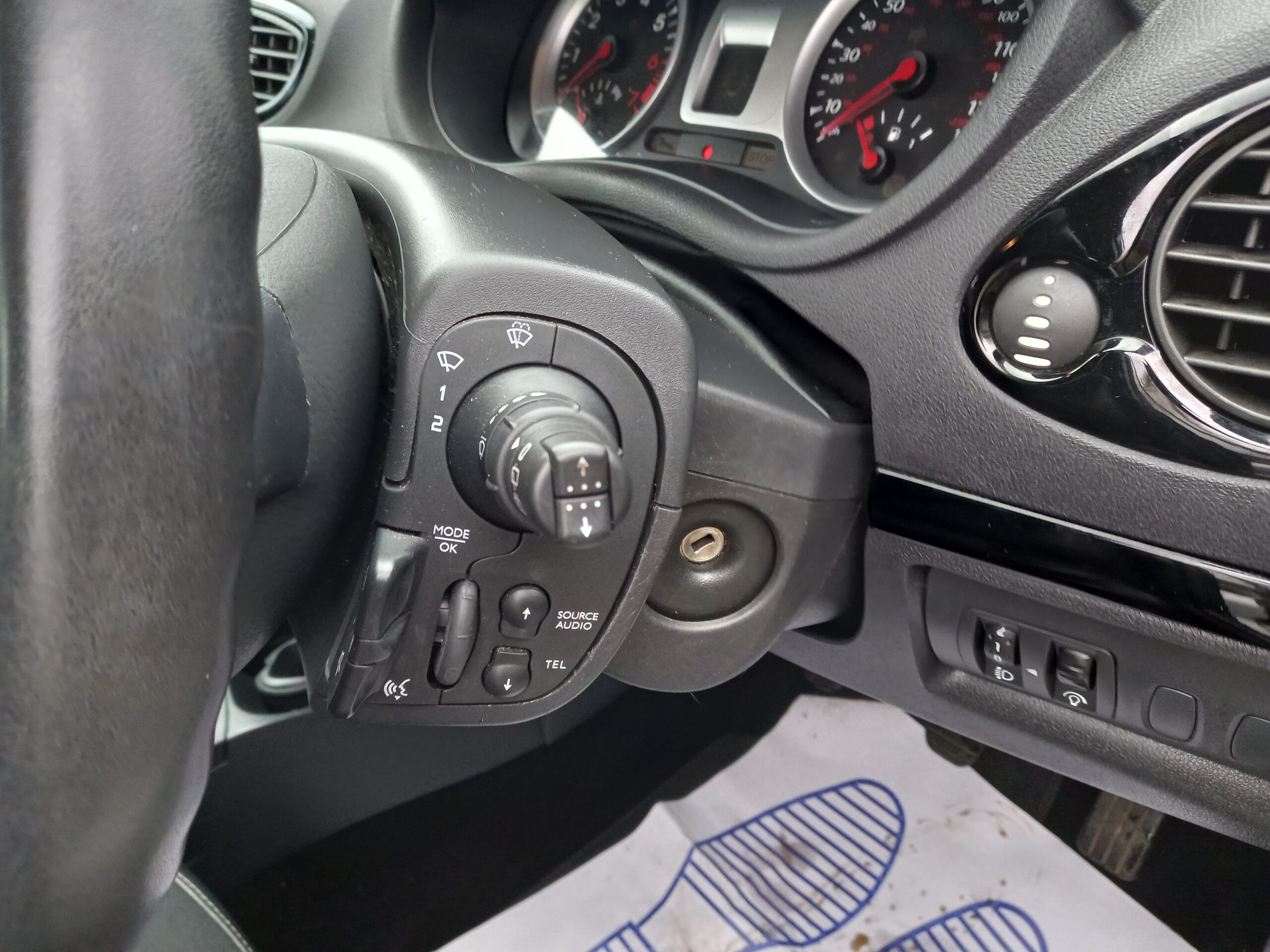 RENAULT CLIO 1.2 16V Dynamique TomTom 5dr 2012 60,000 Miles Service History 3 Months Warranty - Image 28