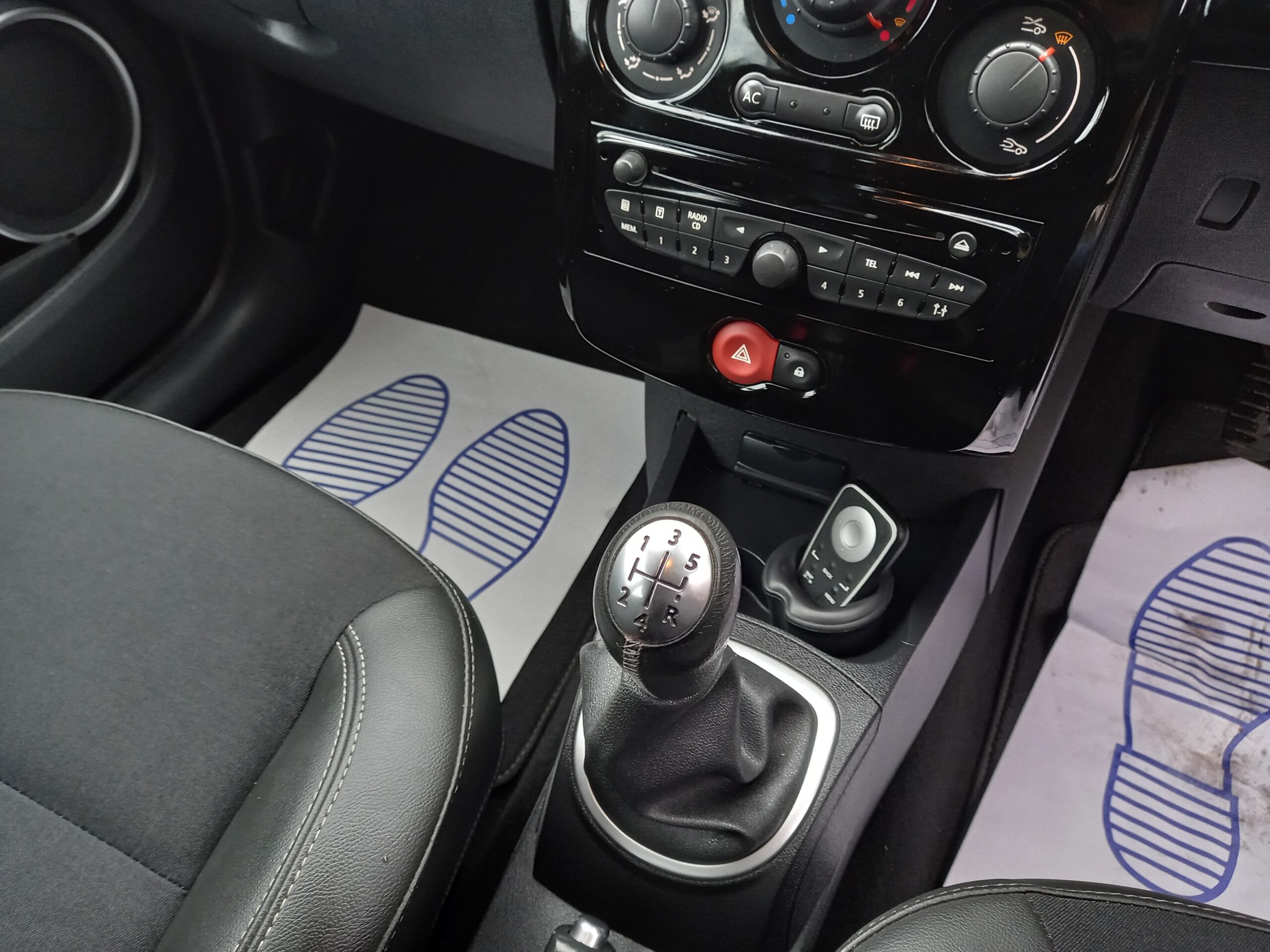 RENAULT CLIO 1.2 16V Dynamique TomTom 5dr 2012 60,000 Miles Service History 3 Months Warranty - Image 27