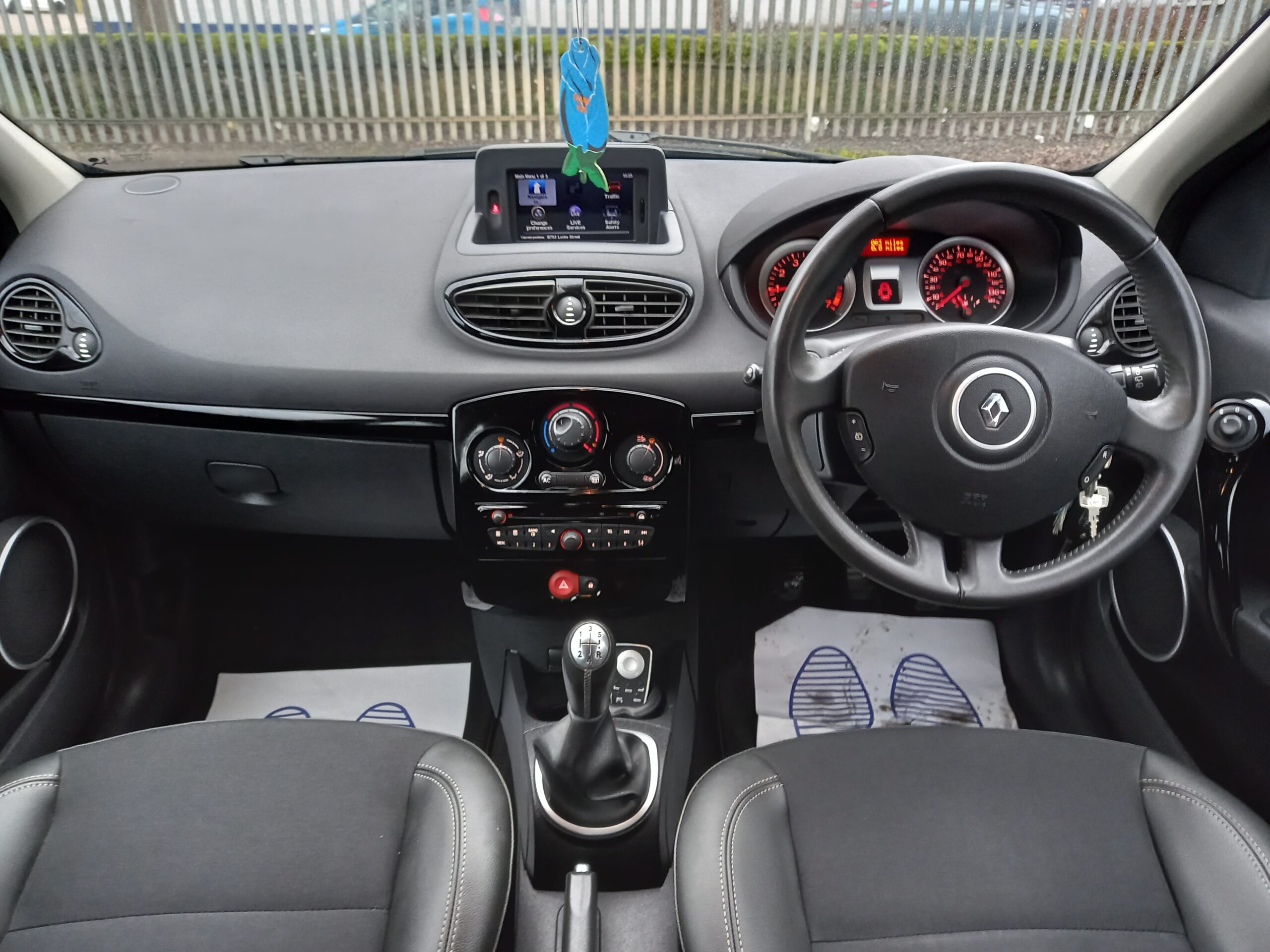 RENAULT CLIO 1.2 16V Dynamique TomTom 5dr 2012 60,000 Miles Service History 3 Months Warranty - Image 10
