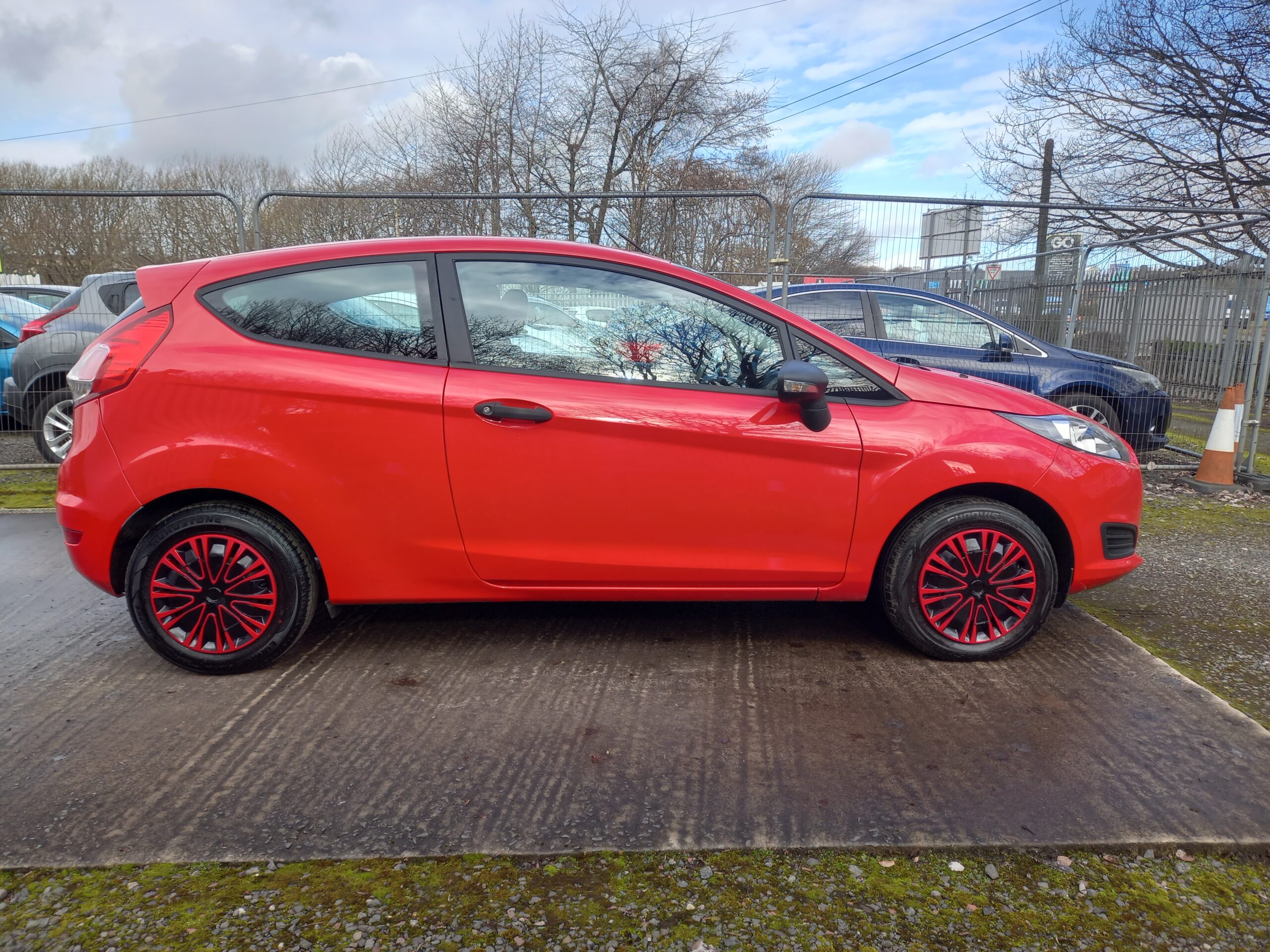 FORD FIESTA 1.25 Studio 3dr 2014 red 57,000 miles £35 road tax 3 Months Warranty - Image 9