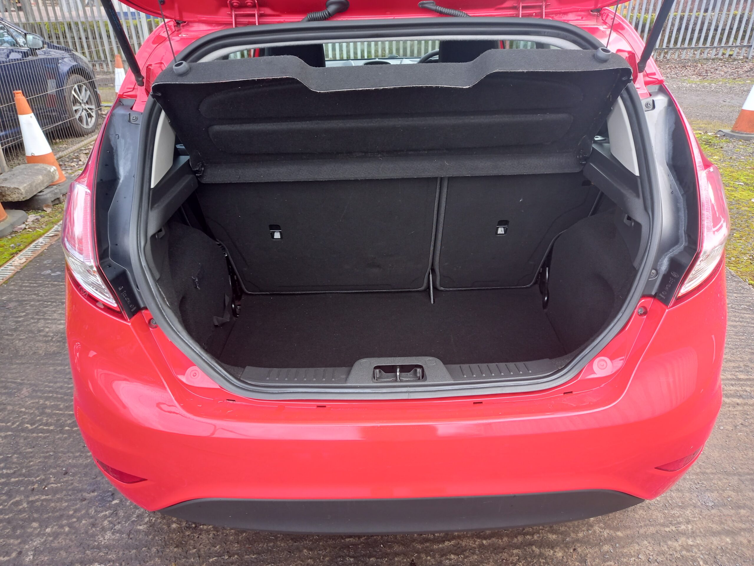 FORD FIESTA 1.25 Studio 3dr 2014 red 57,000 miles £35 road tax 3 Months Warranty - Image 28