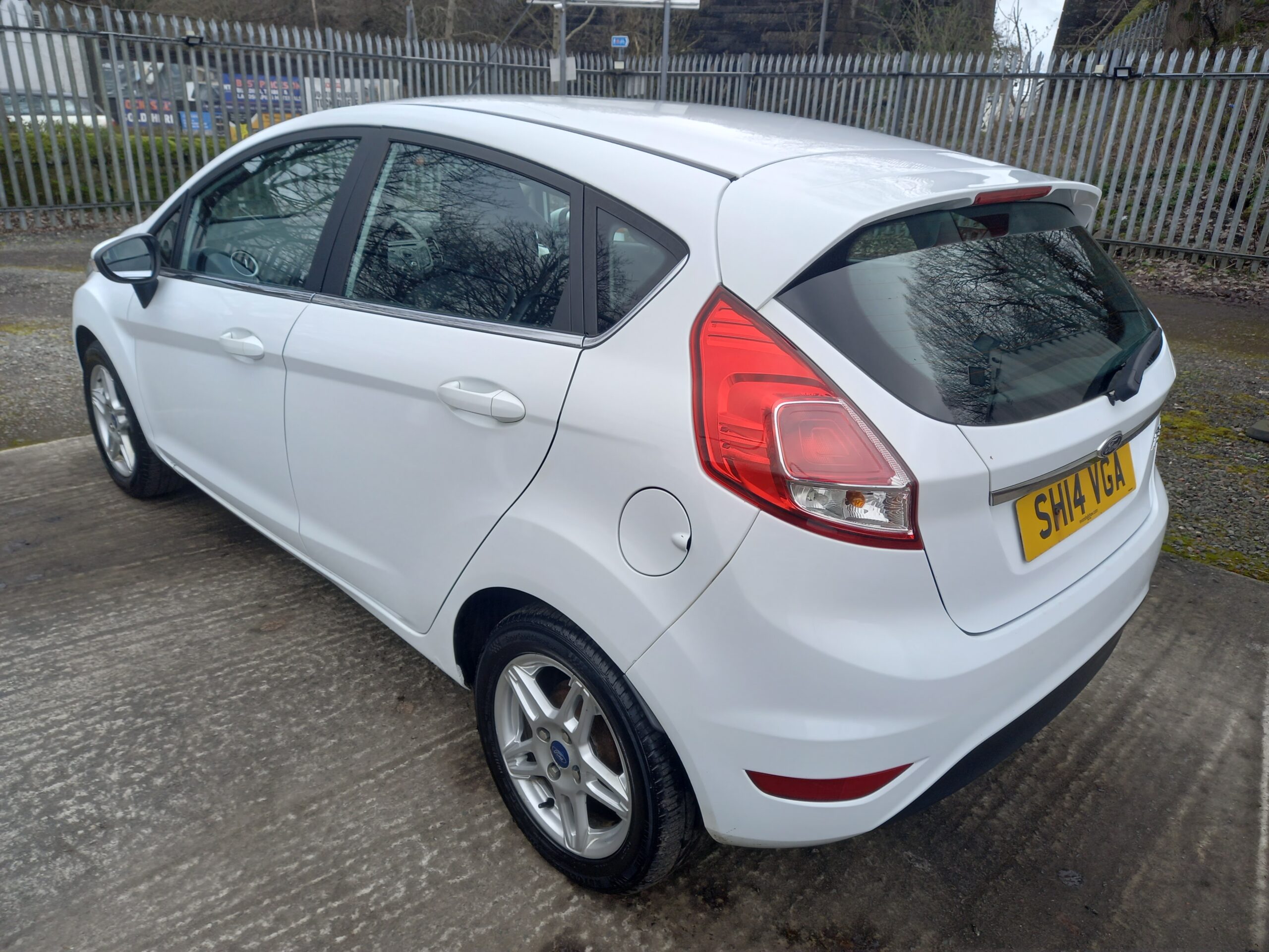 FORD FIESTA 1.25 82 Zetec 5dr 2014 120,000 Miles Service History £35 road tax 3 Months Warranty - Image 4