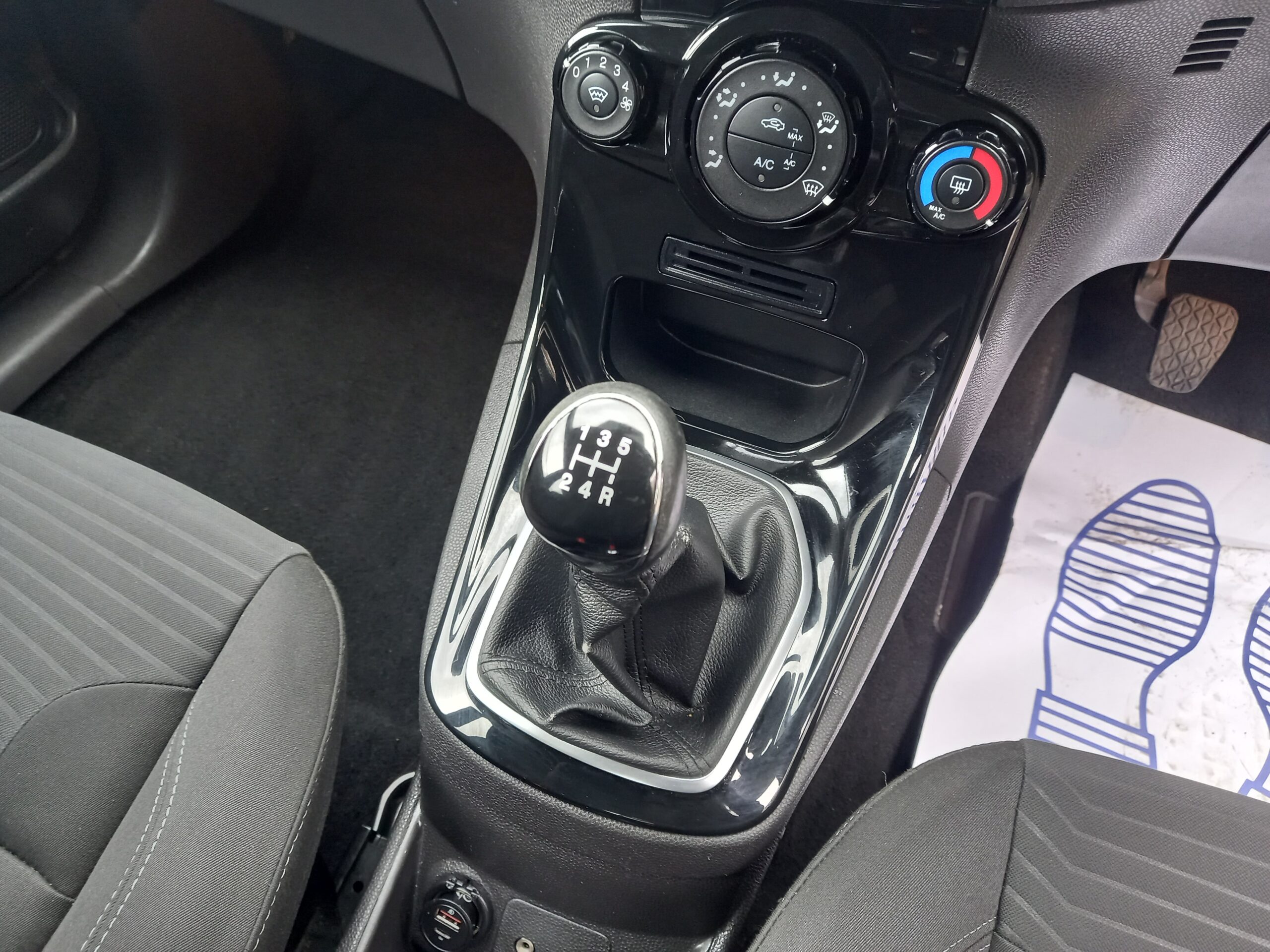 FORD FIESTA 1.25 82 Zetec 5dr 2014 120,000 Miles Service History £35 road tax 3 Months Warranty - Image 28