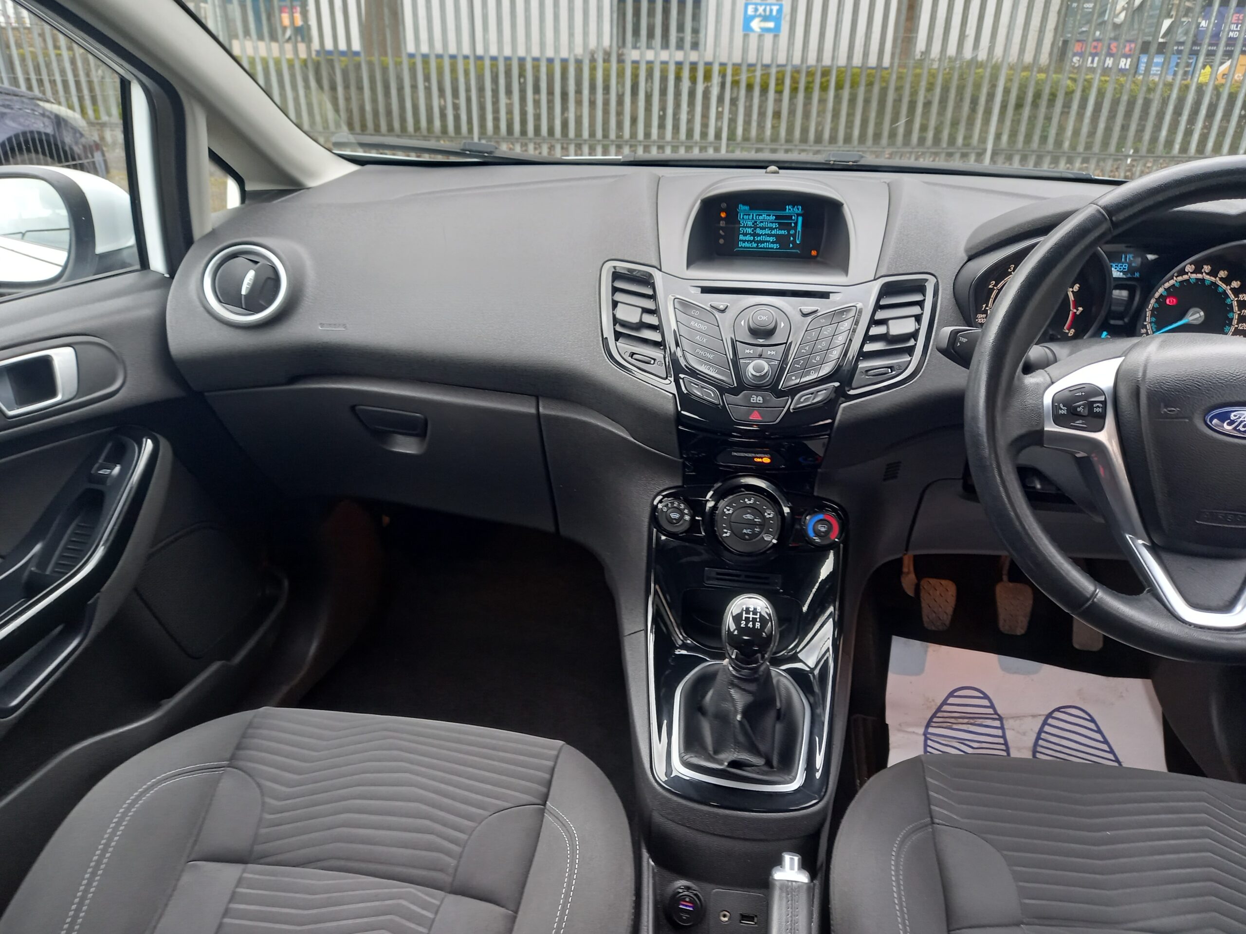 FORD FIESTA 1.25 82 Zetec 5dr 2014 120,000 Miles Service History £35 road tax 3 Months Warranty - Image 17