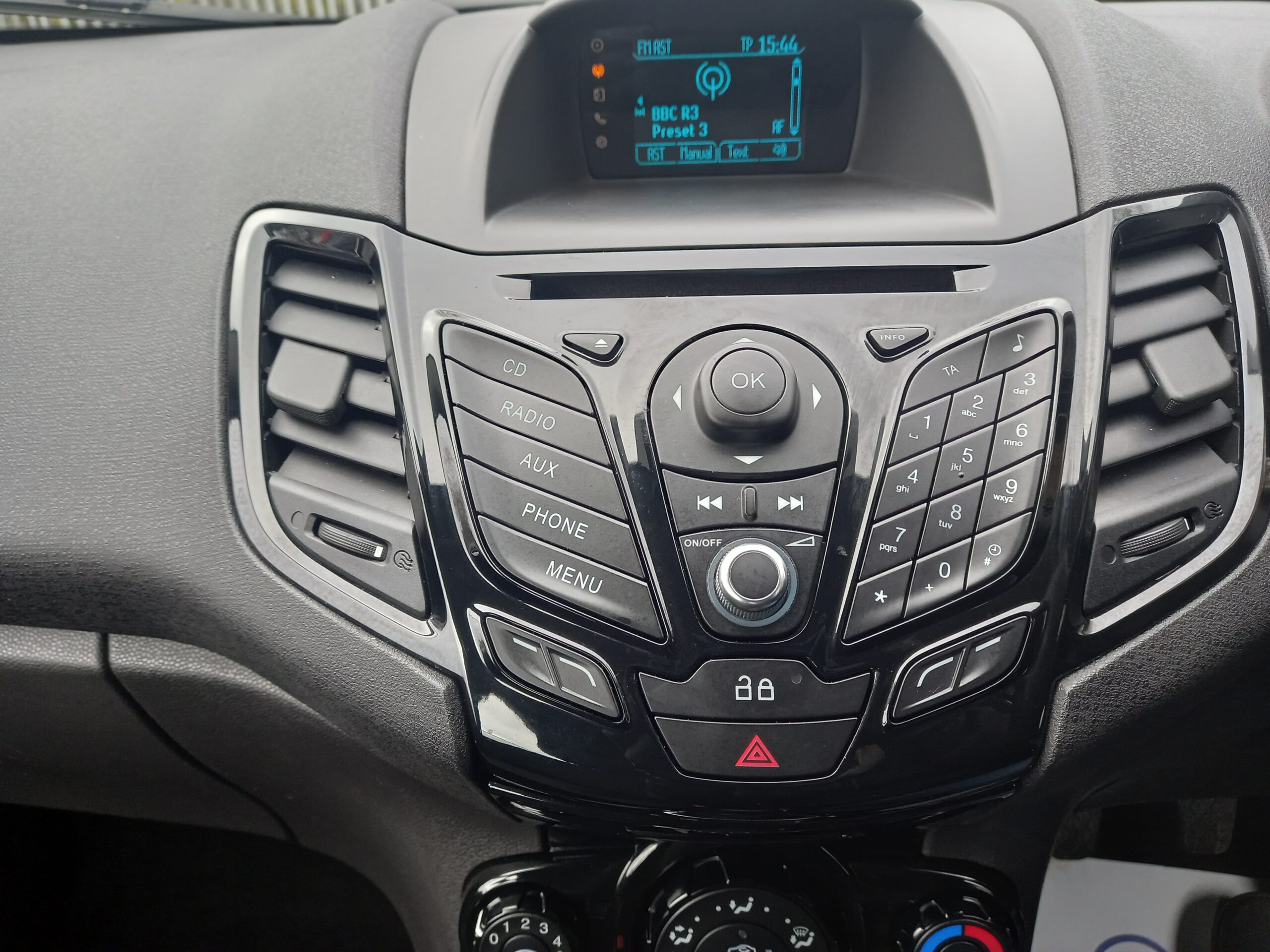 FORD FIESTA 1.25 82 Zetec 5dr 2014 120,000 Miles Service History £35 road tax 3 Months Warranty - Image 31