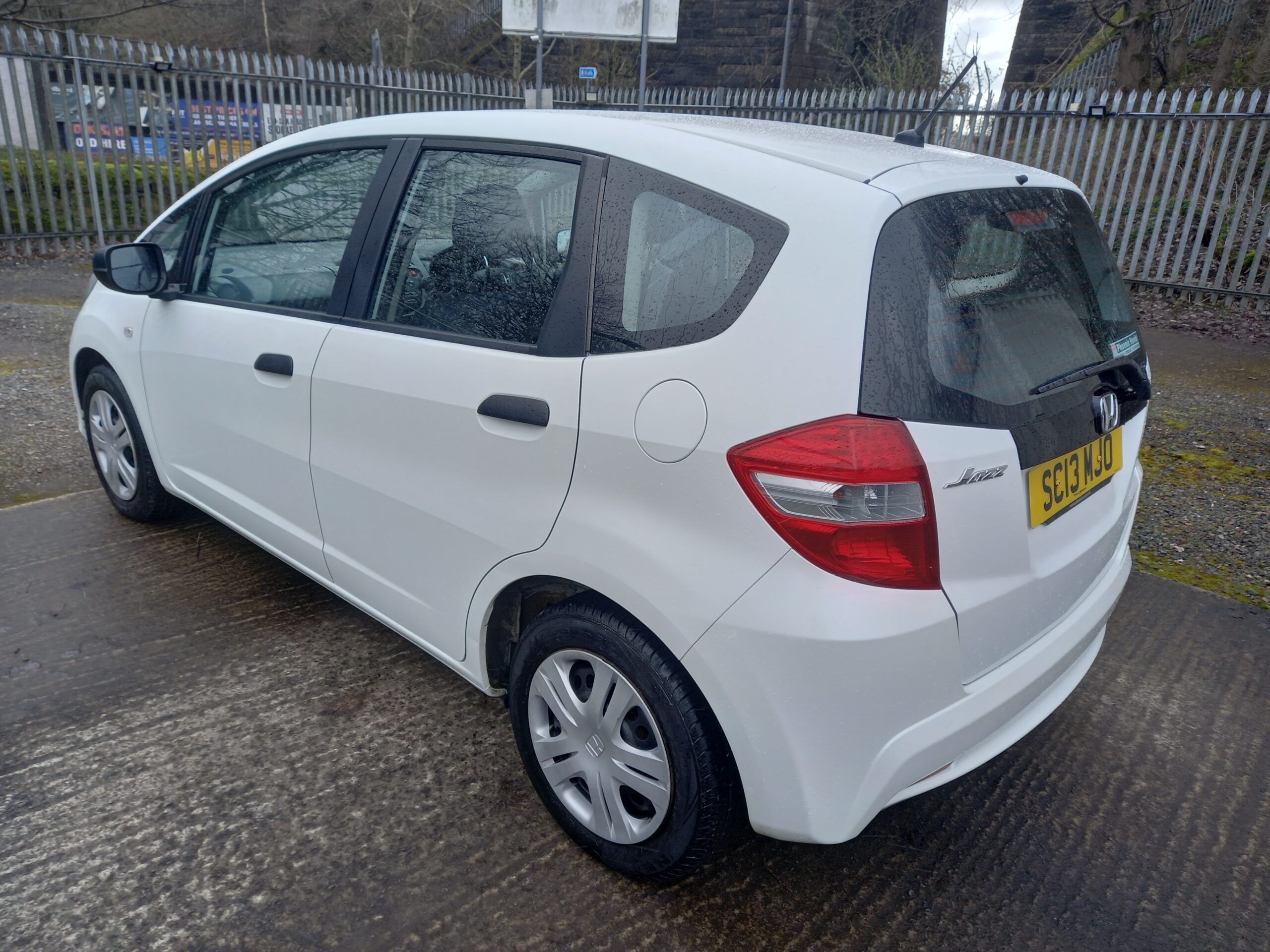 HONDA JAZZ 1.2 i-VTEC S 5dr 2013 89,000 Miles Full Service History 3 Months Warranty - Image 4