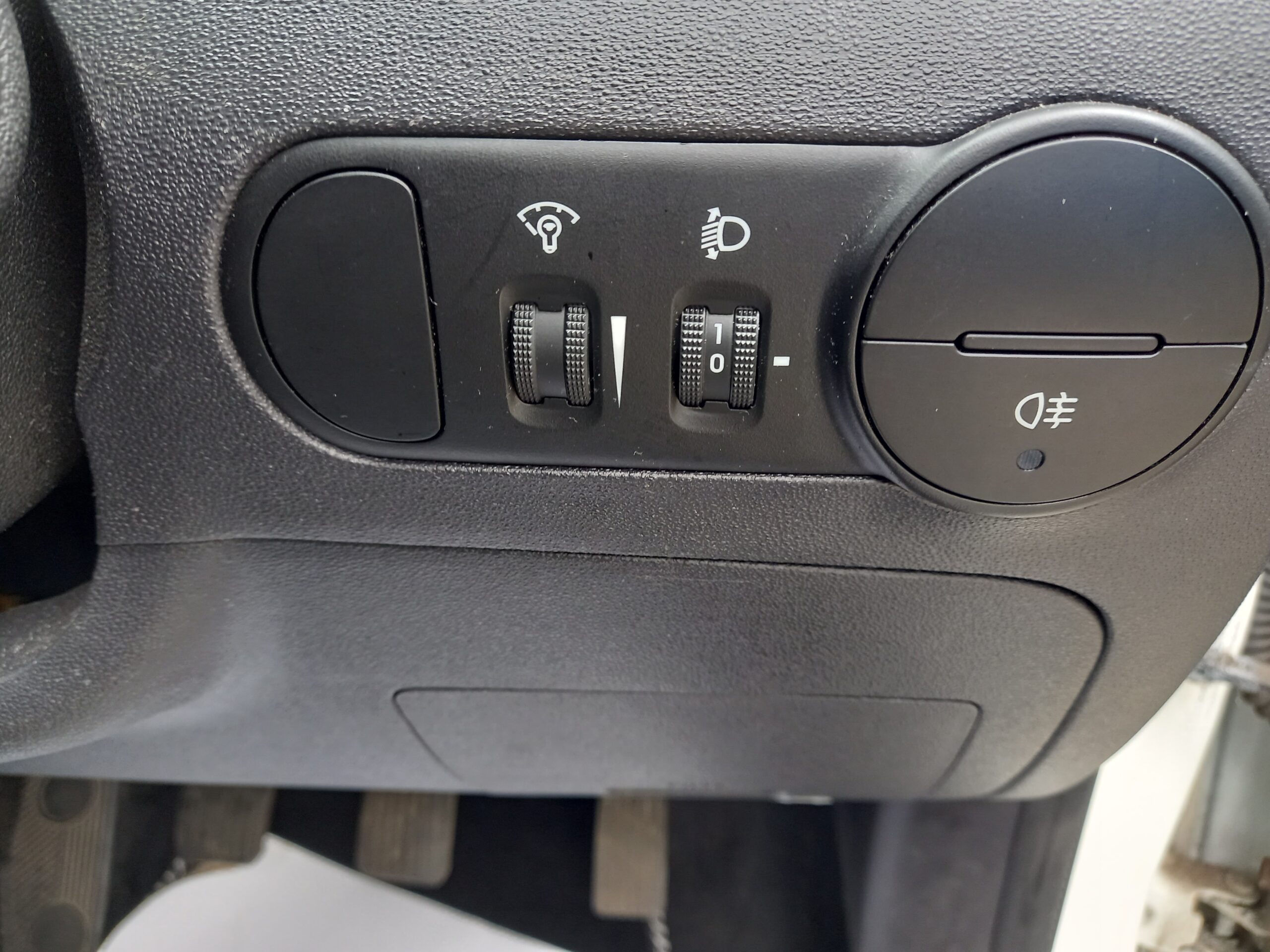 HYUNDAI I10 1.2 Classic 5dr 2013 69,000 Miles Full Service History £20 tax 3 Months Warranty - Image 28