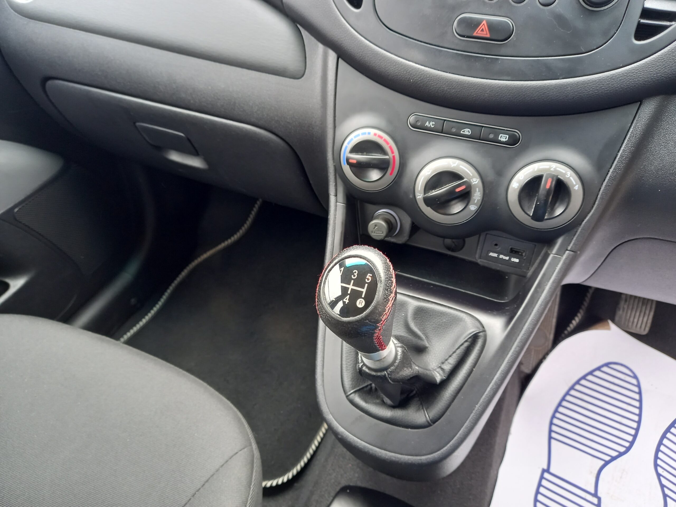 HYUNDAI I10 1.2 Classic 5dr 2013 69,000 Miles Full Service History £20 tax 3 Months Warranty - Image 27