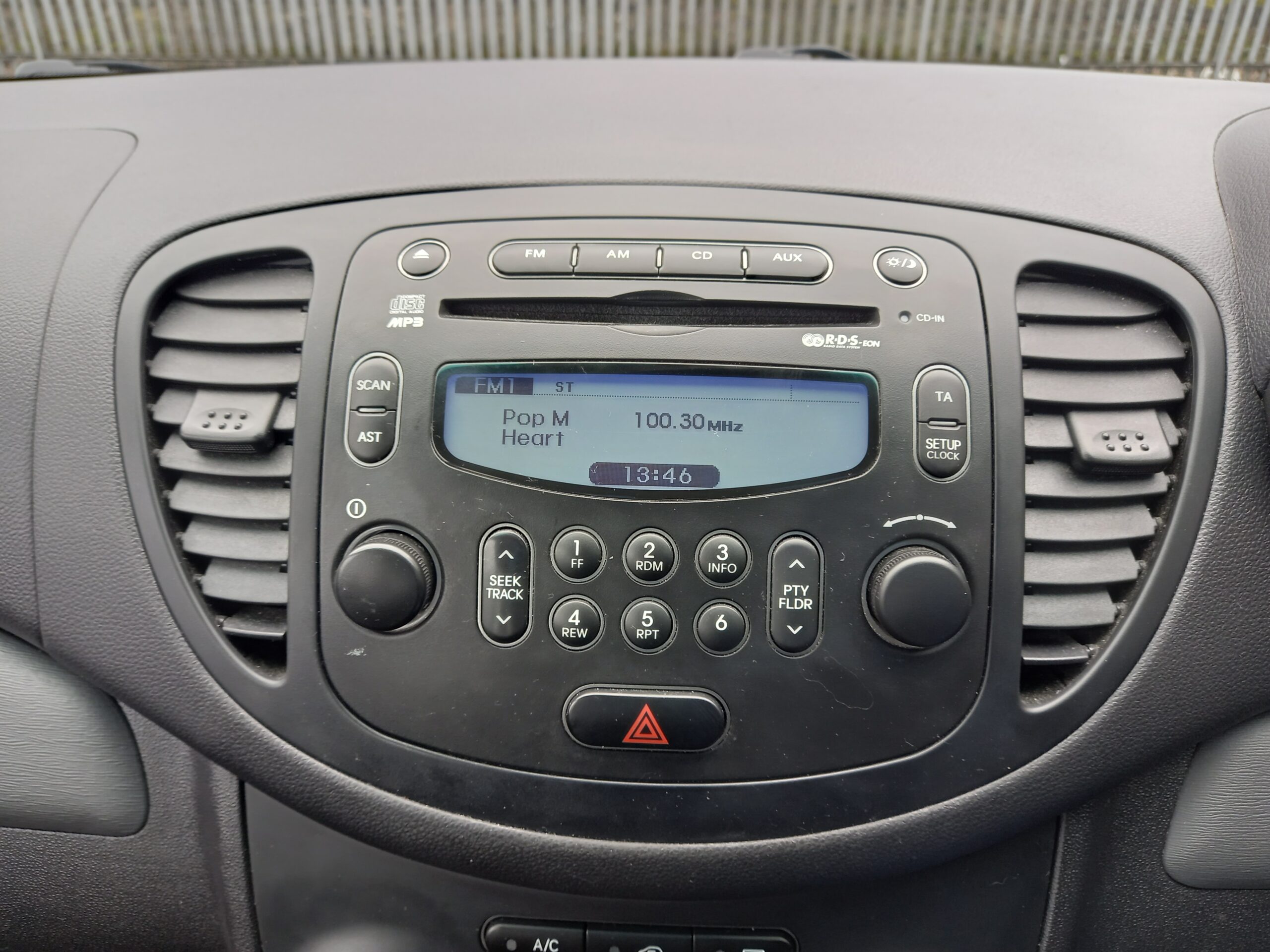 HYUNDAI I10 1.2 Classic 5dr 2013 69,000 Miles Full Service History £20 tax 3 Months Warranty - Image 24