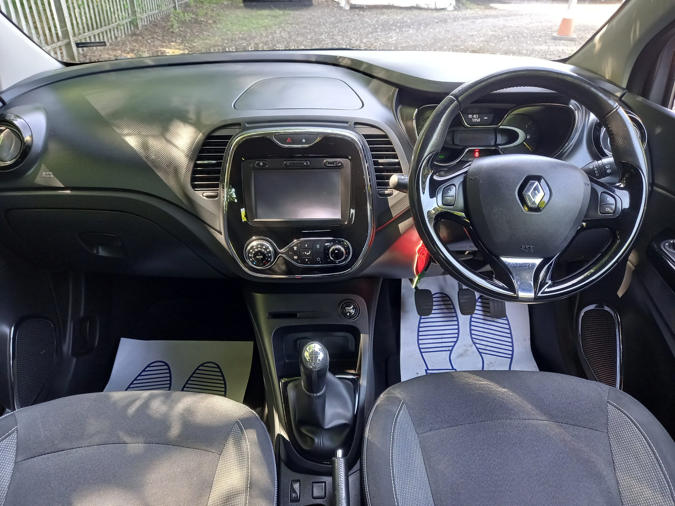 RENAULT CAPTUR 1.5 dCi 90 Dynamique MediaNav Energy 5dr 2015 95,000 Miles Full Service History 3 Months Warranty - Image 24