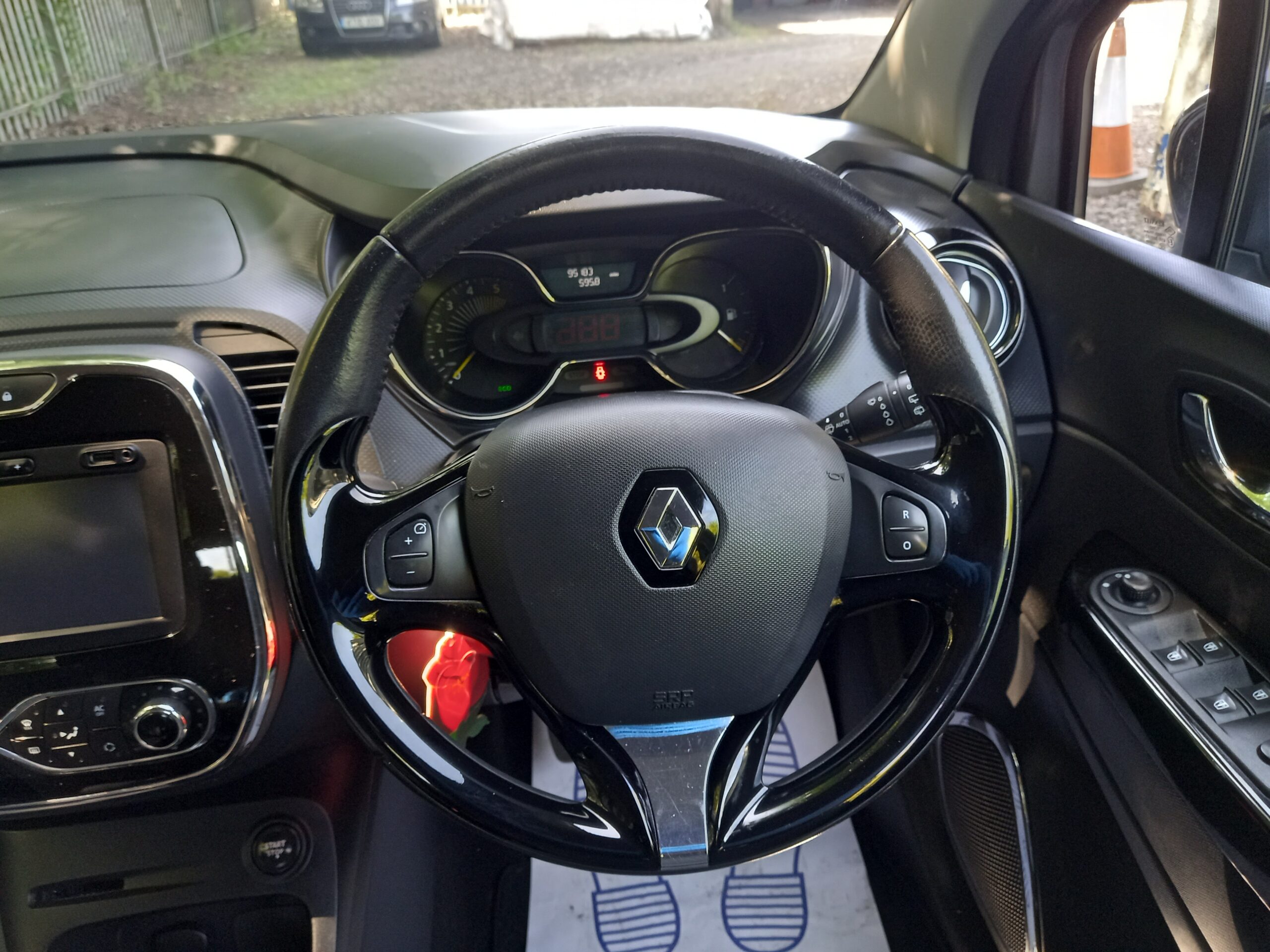 RENAULT CAPTUR 1.5 dCi 90 Dynamique MediaNav Energy 5dr 2015 95,000 Miles Full Service History 3 Months Warranty - Image 27