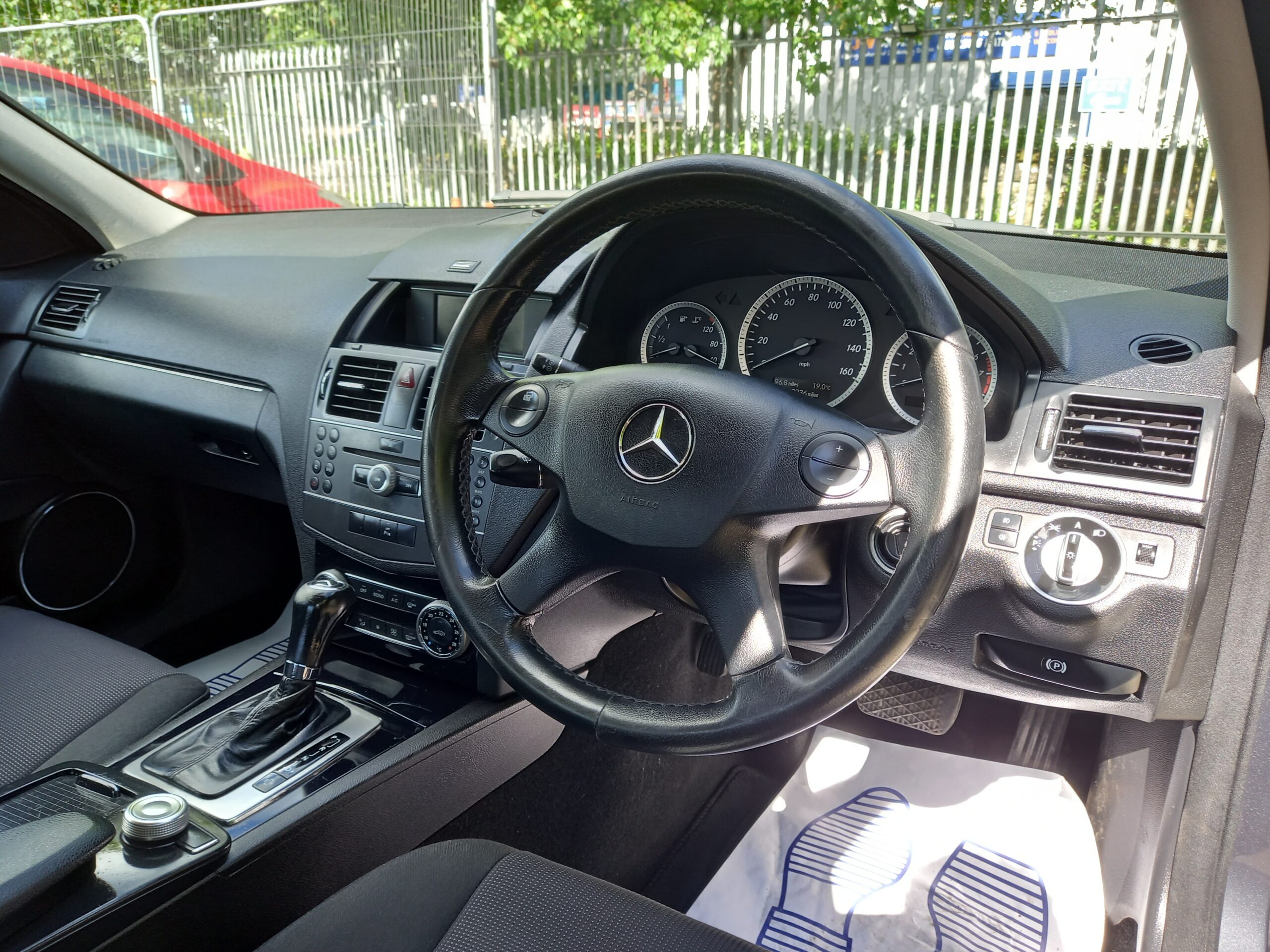MERCEDES-BENZ C CLASS C180 CGI BlueEFFICIENCY SE 4dr 2010 Automatic 102,000 Miles 3 Months Warranty - Image 12