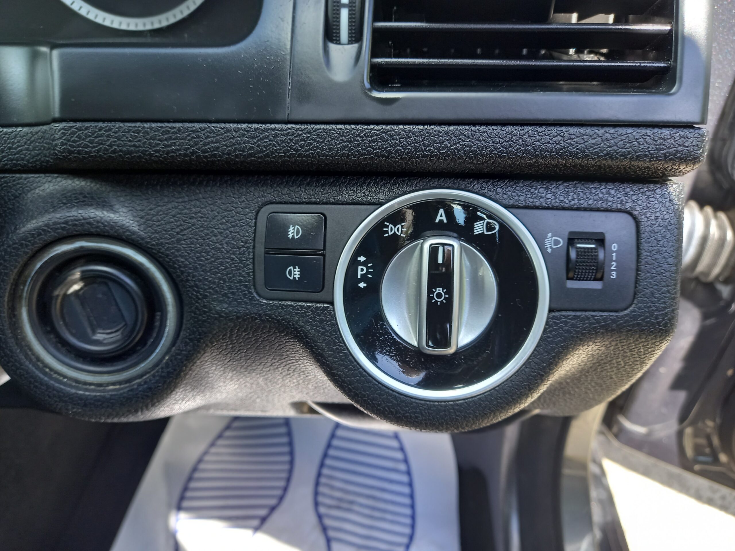 MERCEDES-BENZ C CLASS C180 CGI BlueEFFICIENCY SE 4dr 2010 Automatic 102,000 Miles 3 Months Warranty - Image 26