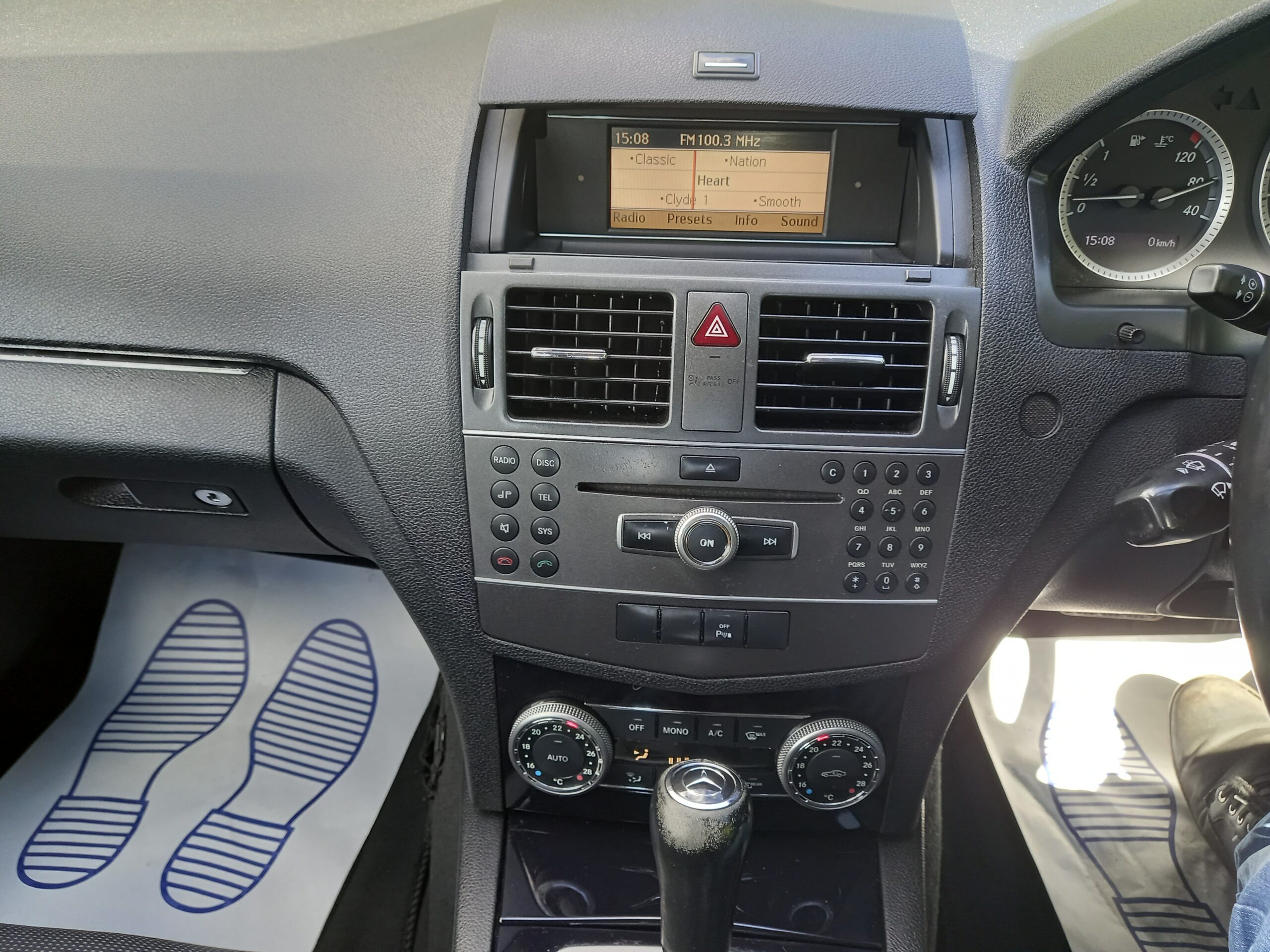 MERCEDES-BENZ C CLASS C180 CGI BlueEFFICIENCY SE 4dr 2010 Automatic 102,000 Miles 3 Months Warranty - Image 23