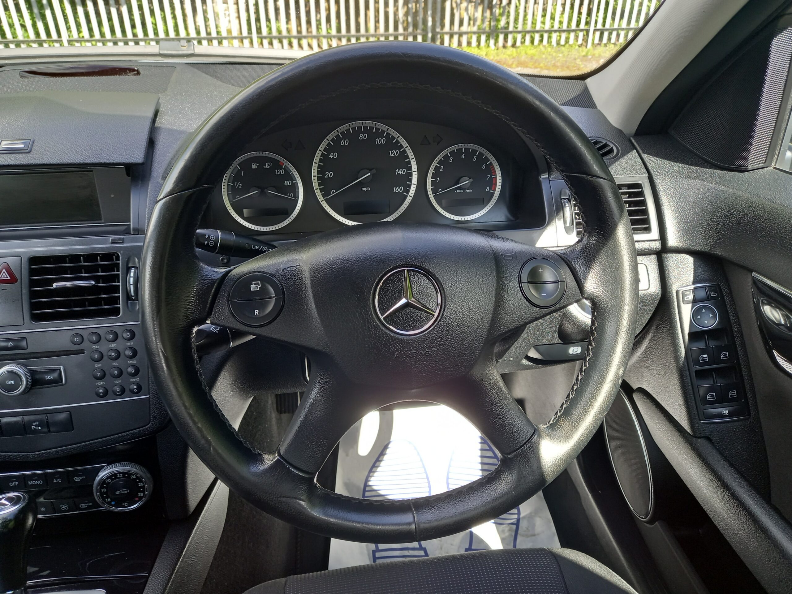MERCEDES-BENZ C CLASS C180 CGI BlueEFFICIENCY SE 4dr 2010 Automatic 102,000 Miles 3 Months Warranty - Image 16