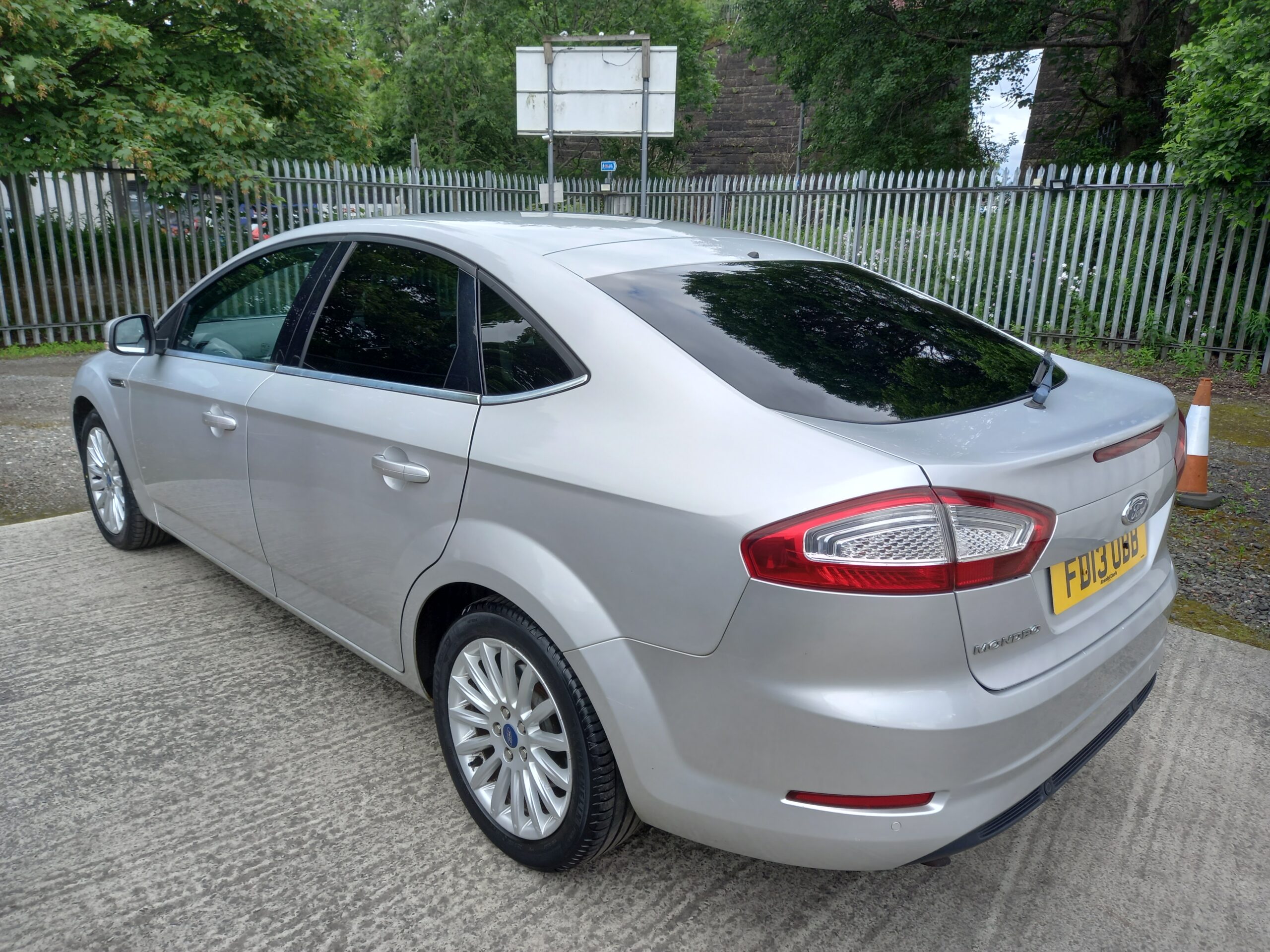 FORD MONDEO 2.0 TDCi 140 Zetec Business Edition 5dr 2013 104,000 Miles Full Service History £35 road tax 3 Months Warranty - Image 4