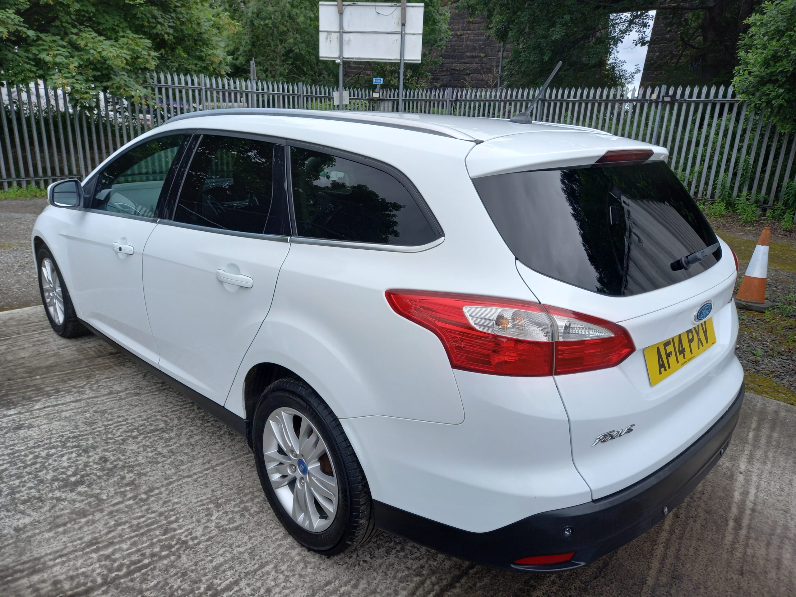 FORD FOCUS 1.6 TDCi 115 Titanium Navigator 5dr Estate 84,000 Miles Full Service History £20 tax 3 Months Warranty - Image 4