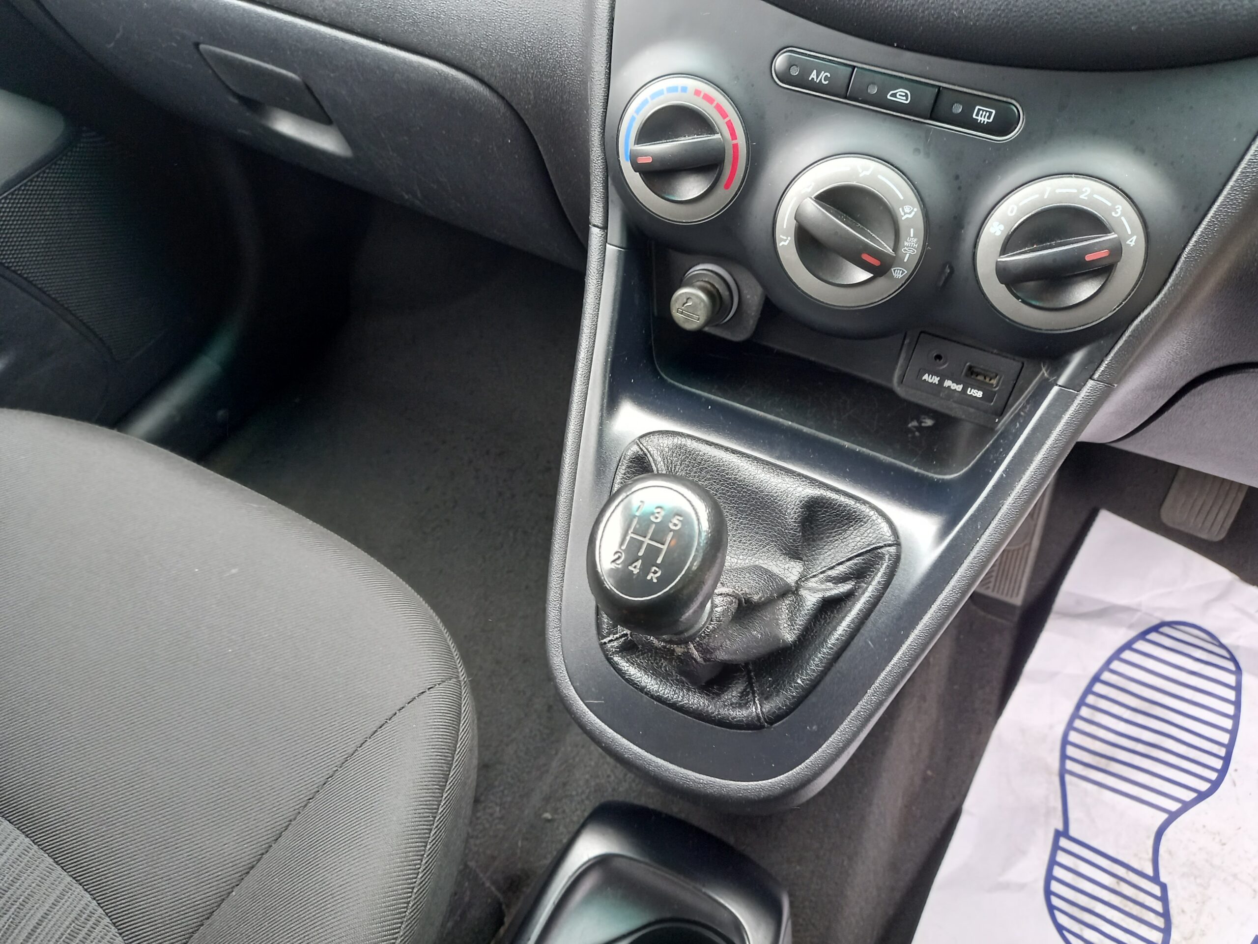 HYUNDAI I10 1.2 Active 5dr 2011 grey 90,000 Miles £20 road tax * Warranty * - Image 29