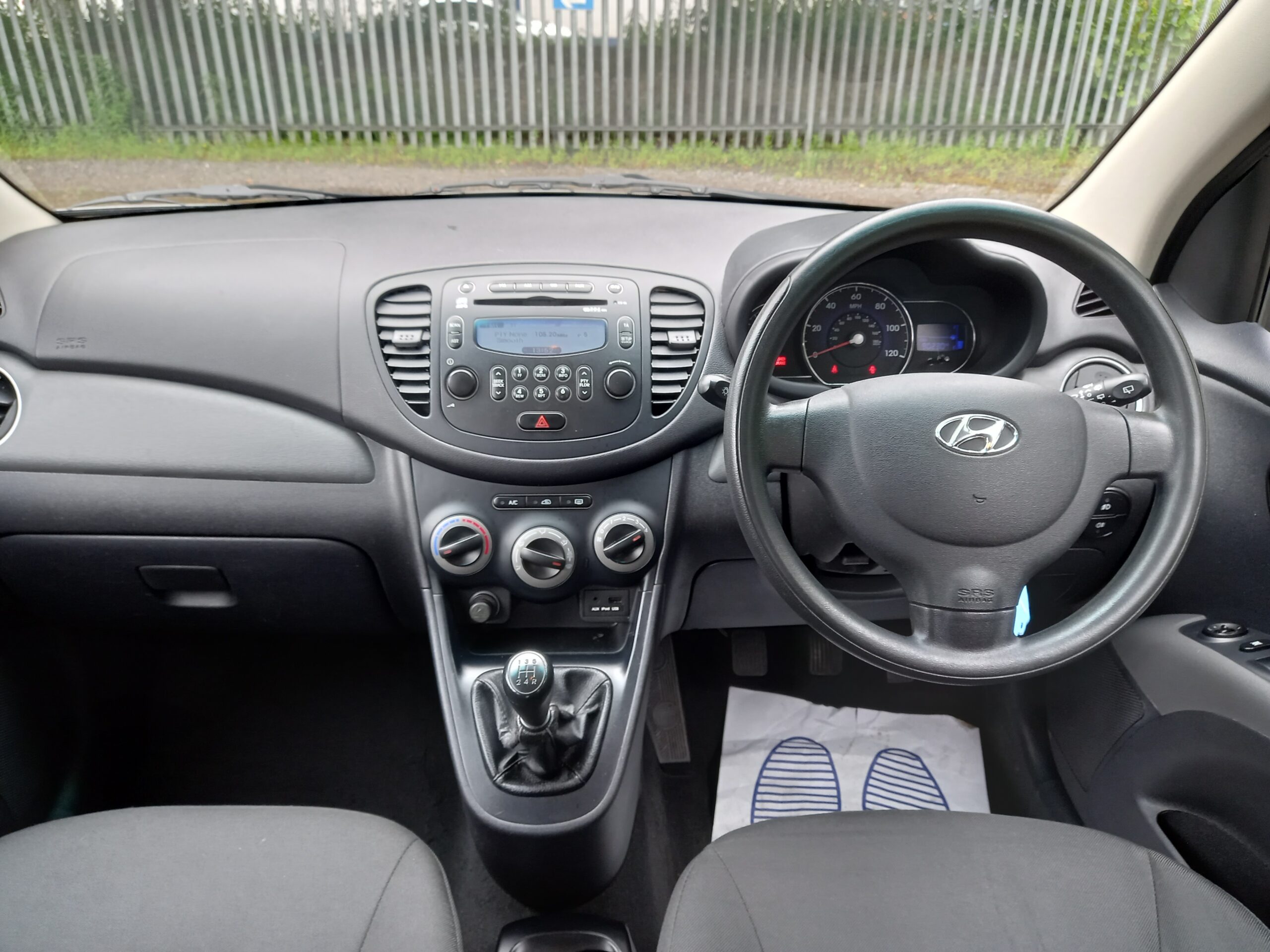 HYUNDAI I10 1.2 Active 5dr 2011 grey 90,000 Miles £20 road tax * Warranty * - Image 14