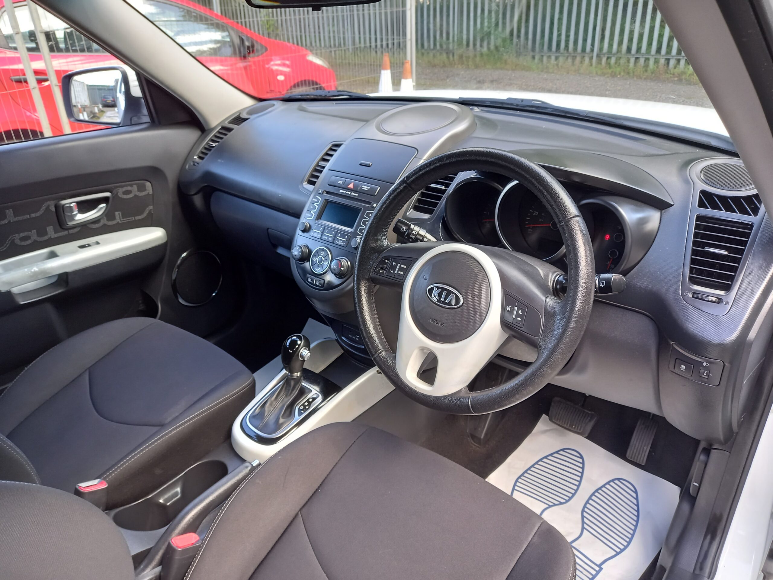 KIA SOUL 1.6 CRDi 2 5dr Automatic 2011 92,000 miles Full Service History 3 Months Warranty - Image 13