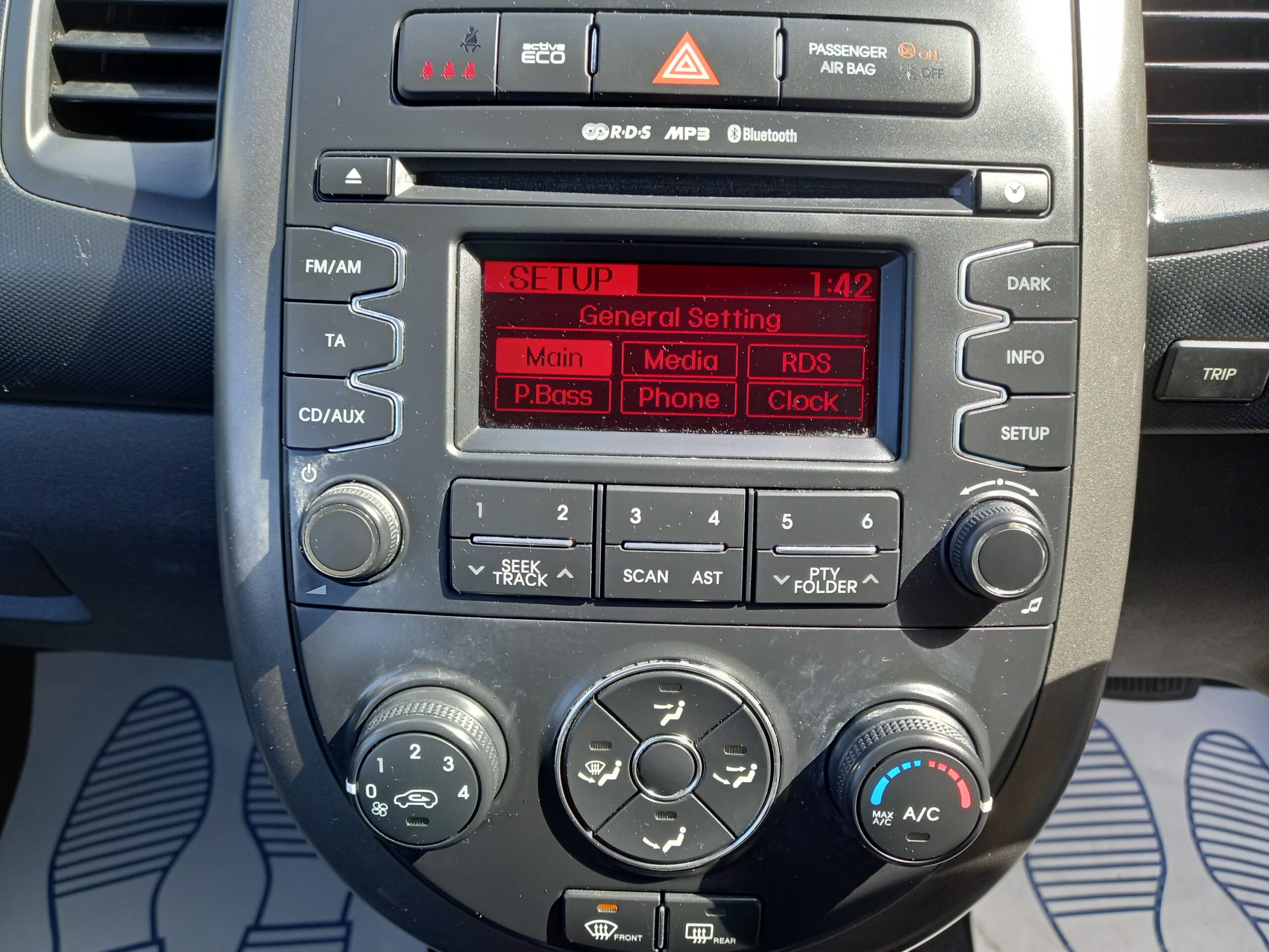 KIA SOUL 1.6 CRDi 2 5dr Automatic 2011 92,000 miles Full Service History 3 Months Warranty - Image 28