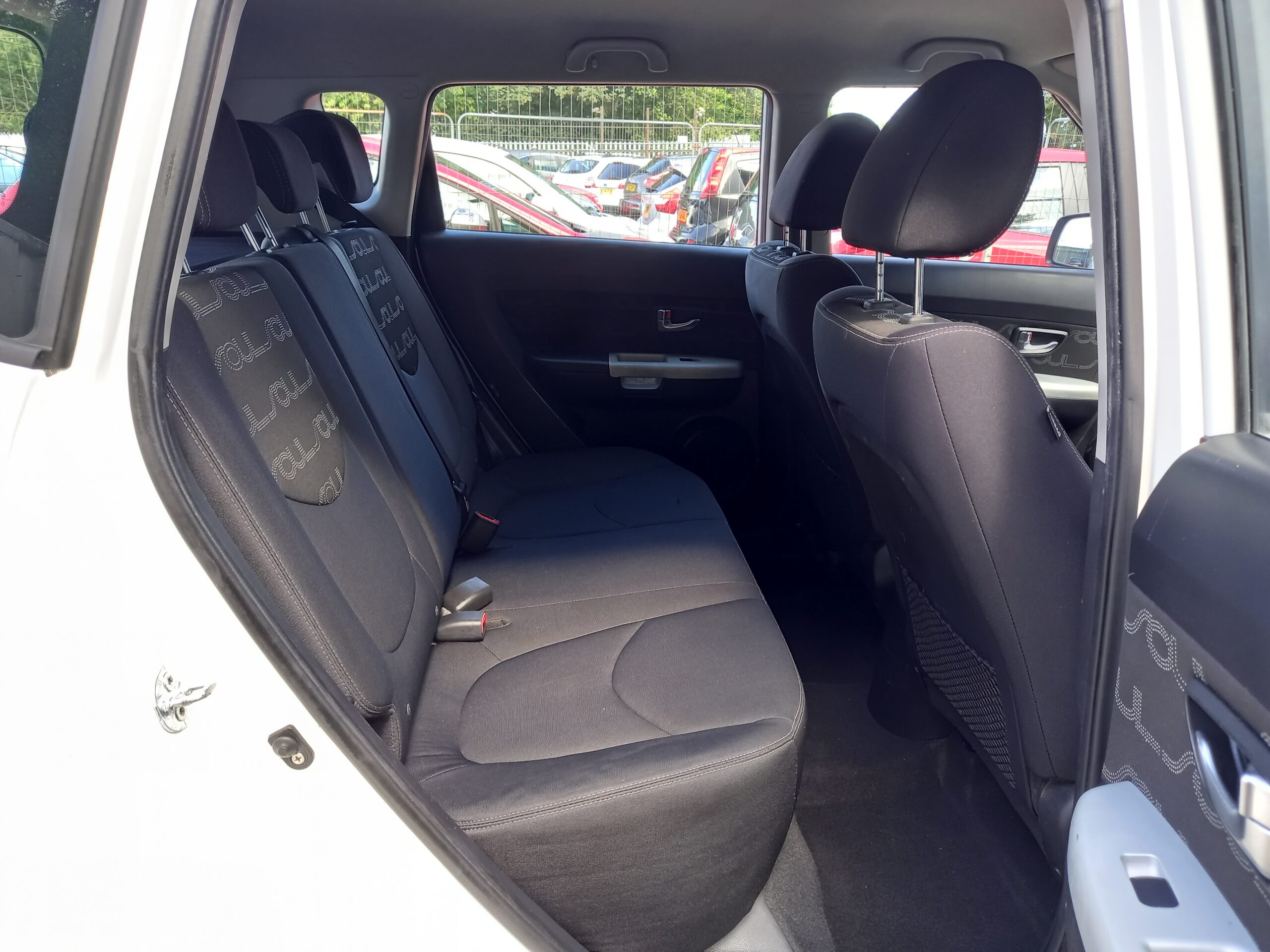KIA SOUL 1.6 CRDi 2 5dr Automatic 2011 92,000 miles Full Service History 3 Months Warranty - Image 16