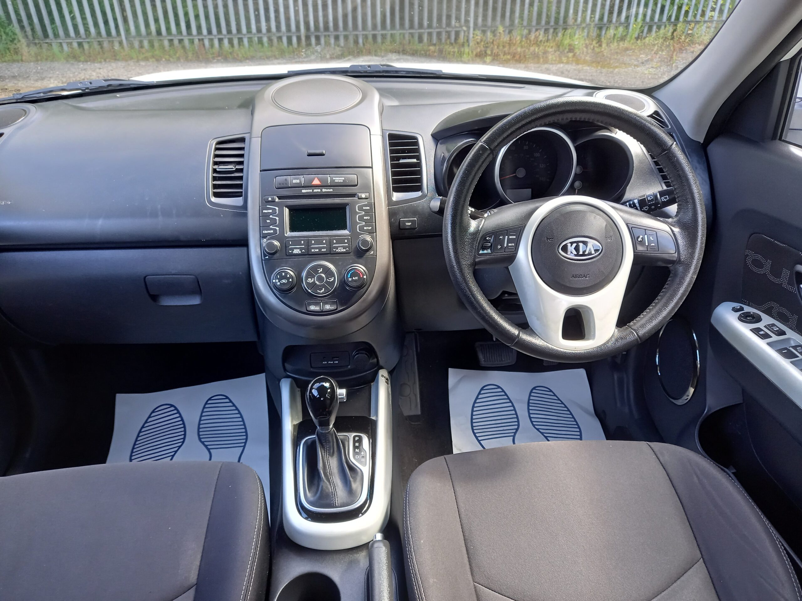 KIA SOUL 1.6 CRDi 2 5dr Automatic 2011 92,000 miles Full Service History 3 Months Warranty - Image 19