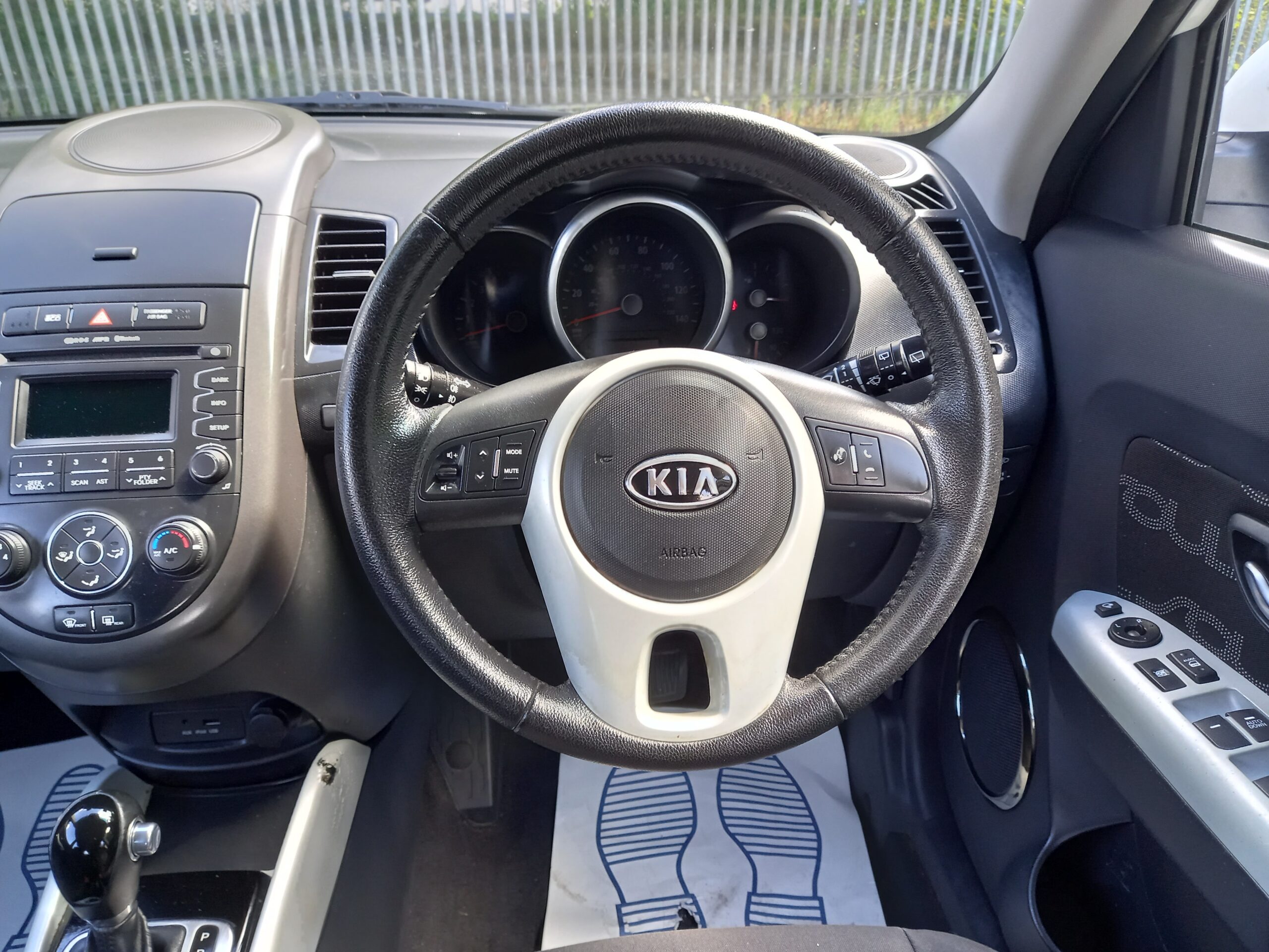 KIA SOUL 1.6 CRDi 2 5dr Automatic 2011 92,000 miles Full Service History 3 Months Warranty - Image 20