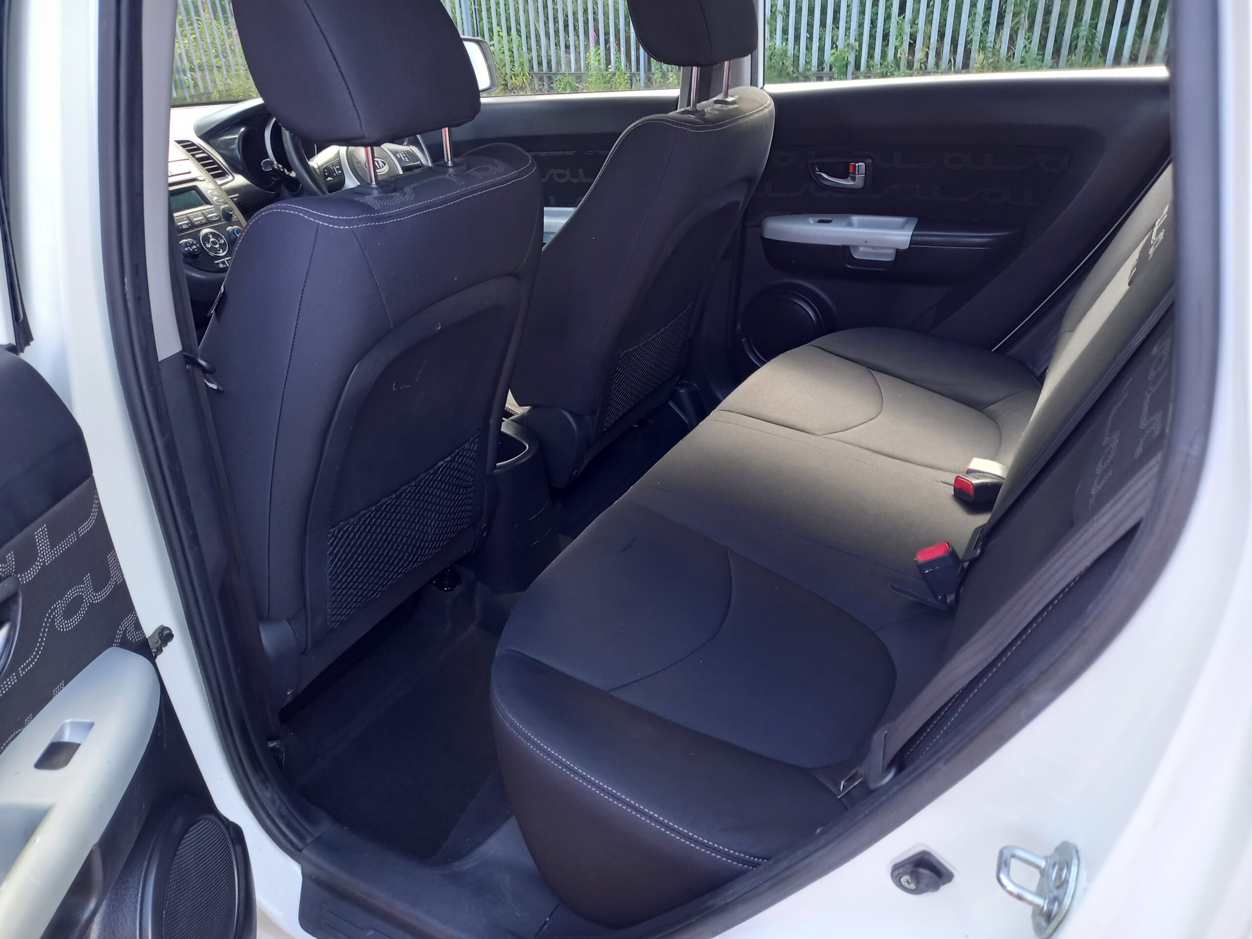 KIA SOUL 1.6 CRDi 2 5dr Automatic 2011 92,000 miles Full Service History 3 Months Warranty - Image 25