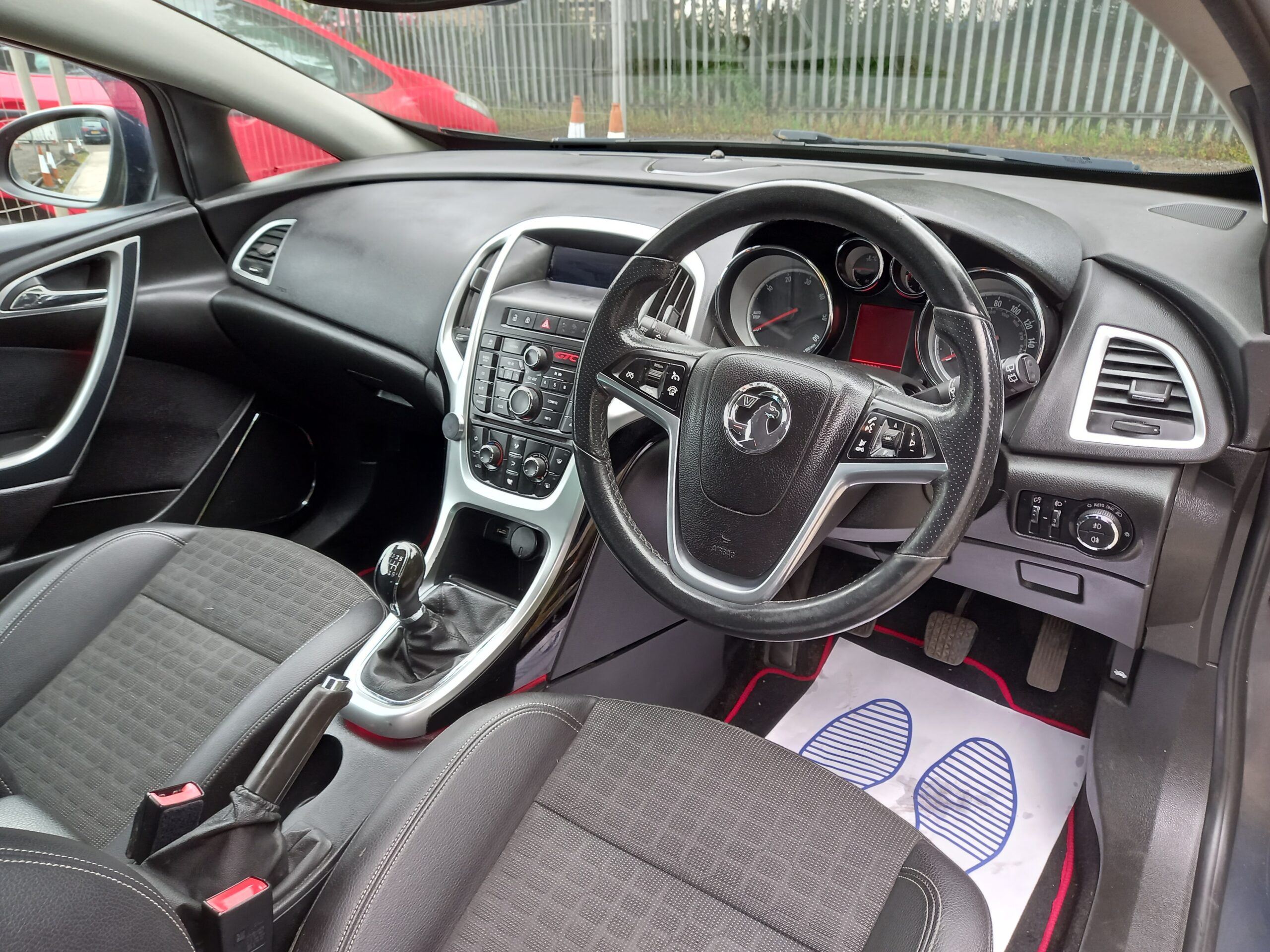 VAUXHALL ASTRA GTC 2.0 CDTi 16V SRi 3dr 2013 163,000 Miles Full Service History - Image 13