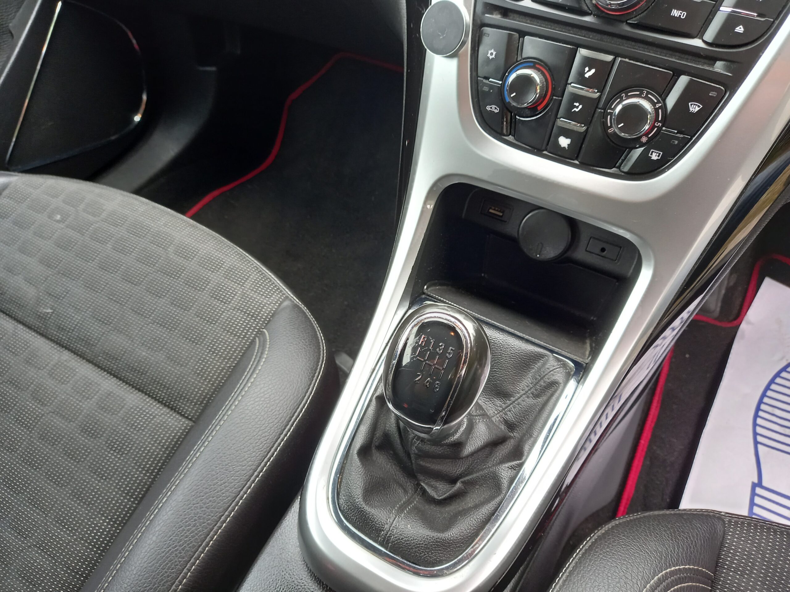 VAUXHALL ASTRA GTC 2.0 CDTi 16V SRi 3dr 2013 163,000 Miles Full Service History - Image 27