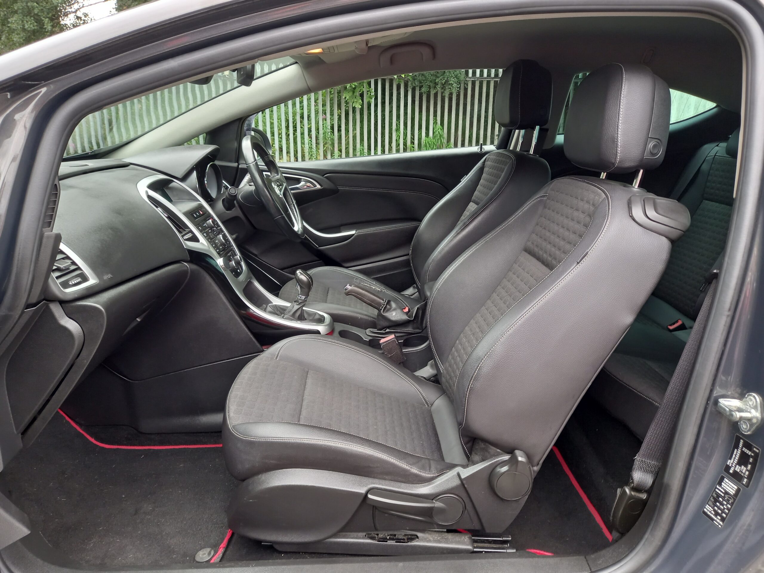VAUXHALL ASTRA GTC 2.0 CDTi 16V SRi 3dr 2013 163,000 Miles Full Service History - Image 23