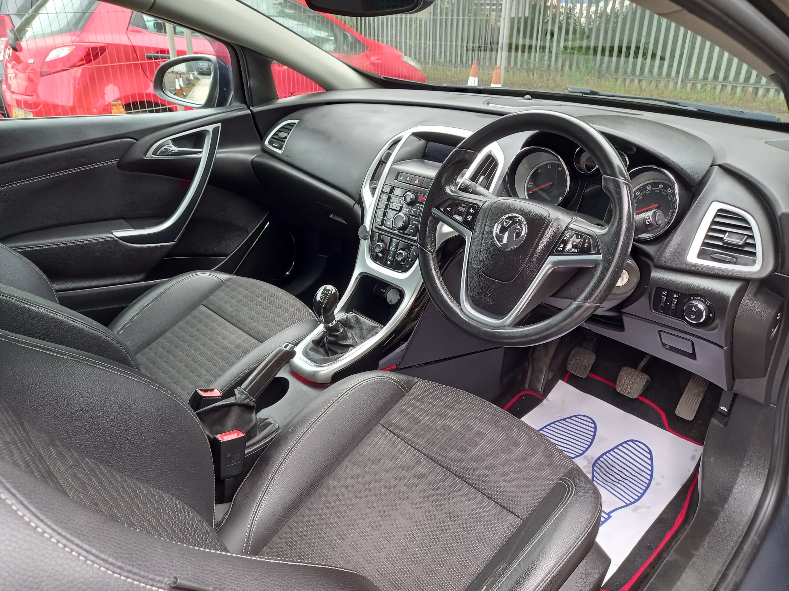VAUXHALL ASTRA GTC 2.0 CDTi 16V SRi 3dr 2013 163,000 Miles Full Service History - Image 15
