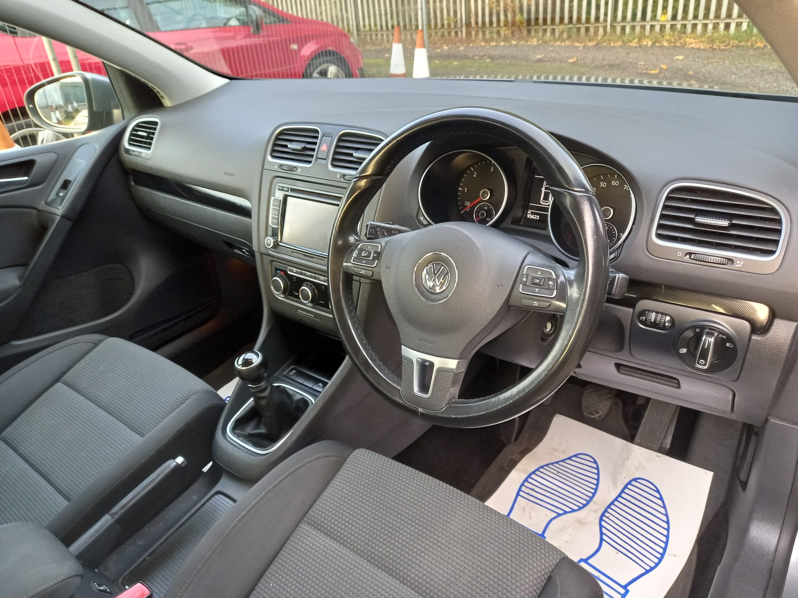 VOLKSWAGEN GOLF 1.6 TDi 105 Match 5dr 2012 95,000 Miles Service History £35 road tax 3 Months Warranty - Image 12