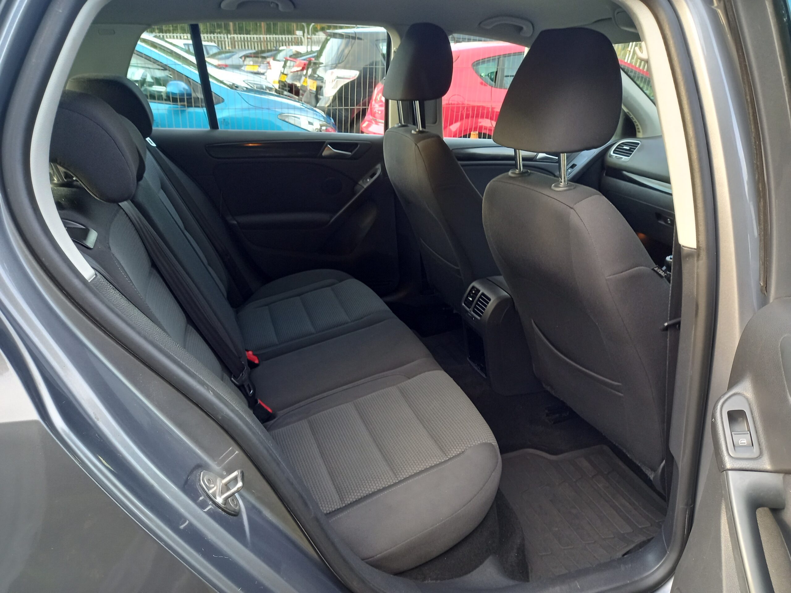 VOLKSWAGEN GOLF 1.6 TDi 105 Match 5dr 2012 95,000 Miles Service History £35 road tax 3 Months Warranty - Image 14